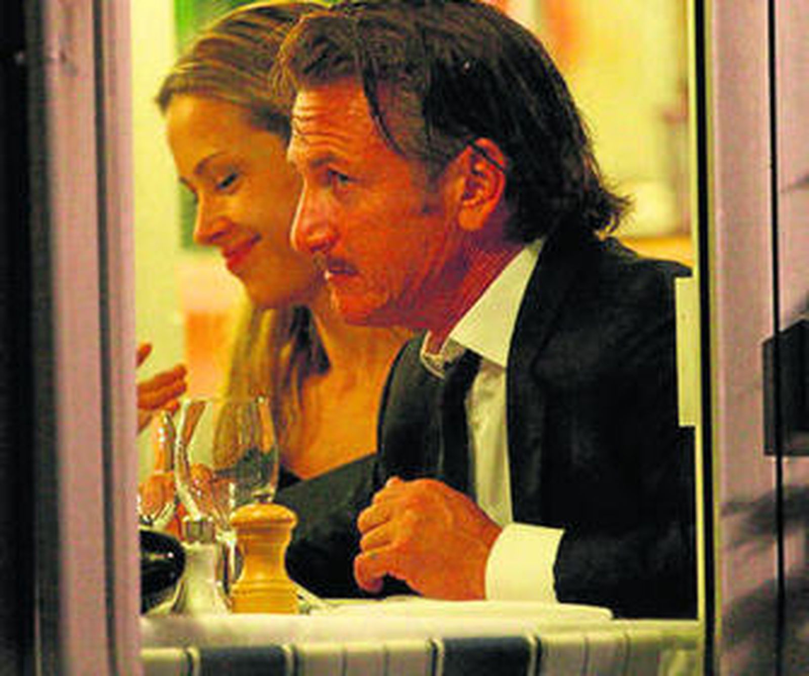 Sean Penn se deja ver con su nueva novia