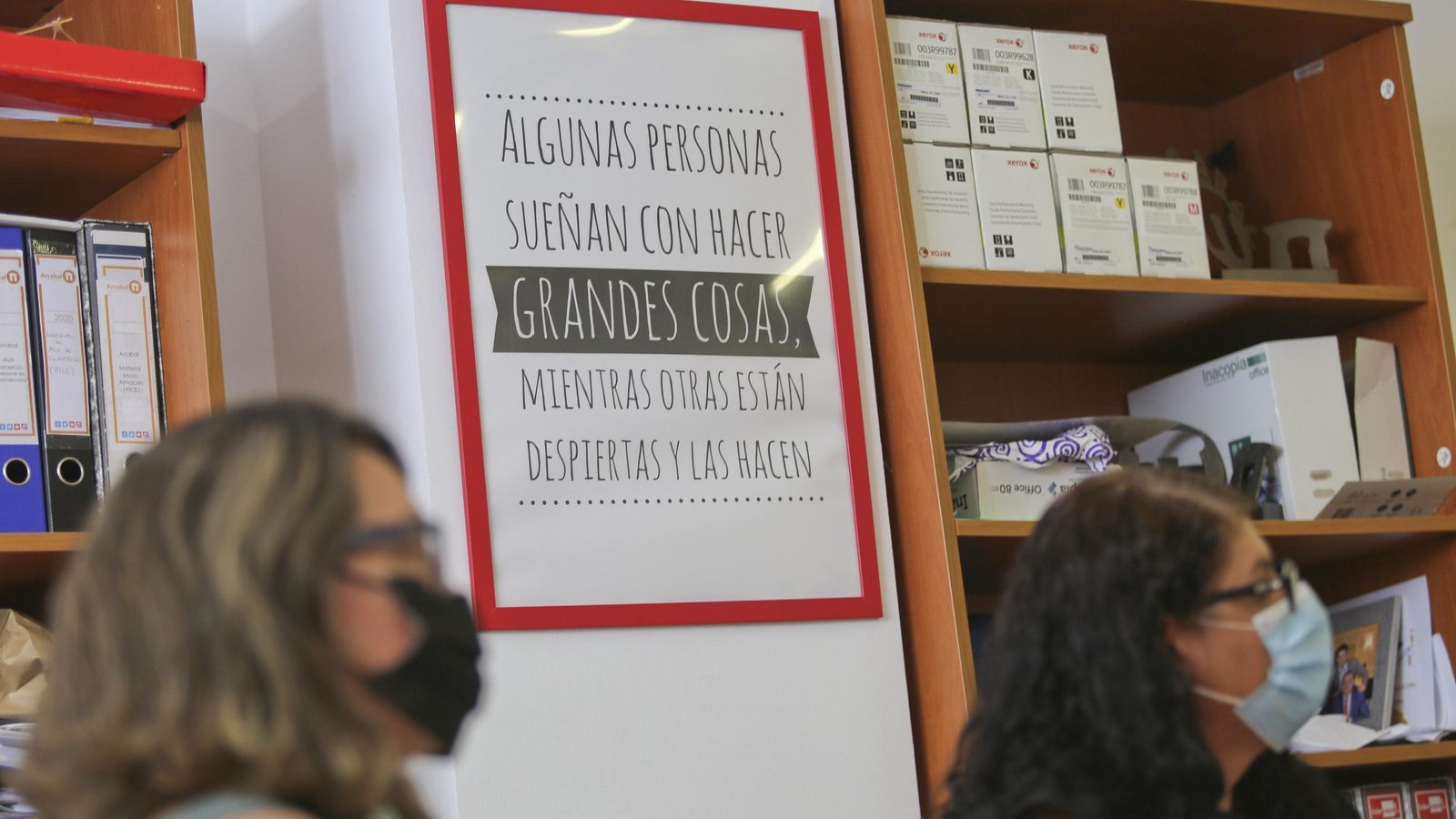 Detalle de uno de los cuadros motivacionales que adornan el aula.