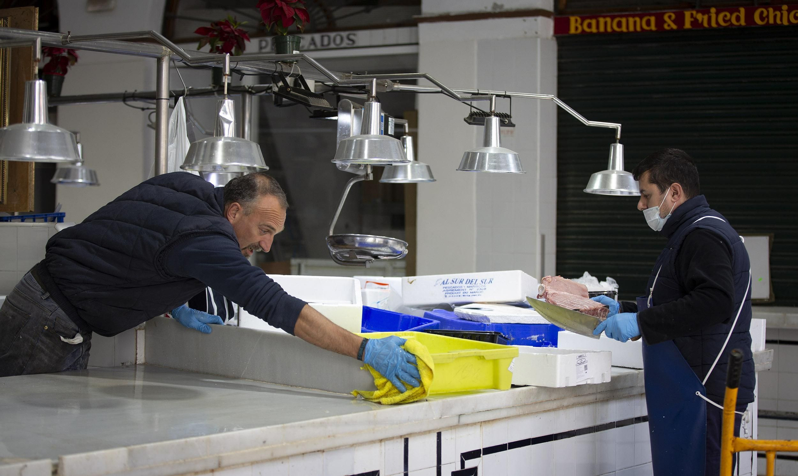 Coronavirus: Las imágenes del segundo día laboral de cuarentena en Sevilla