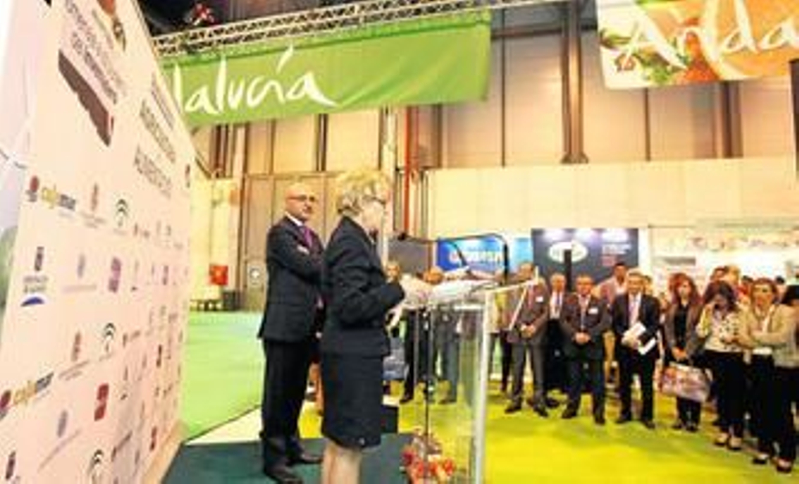 Elena Víboras destacó la importancia de esta publicación para el sector almeriense.