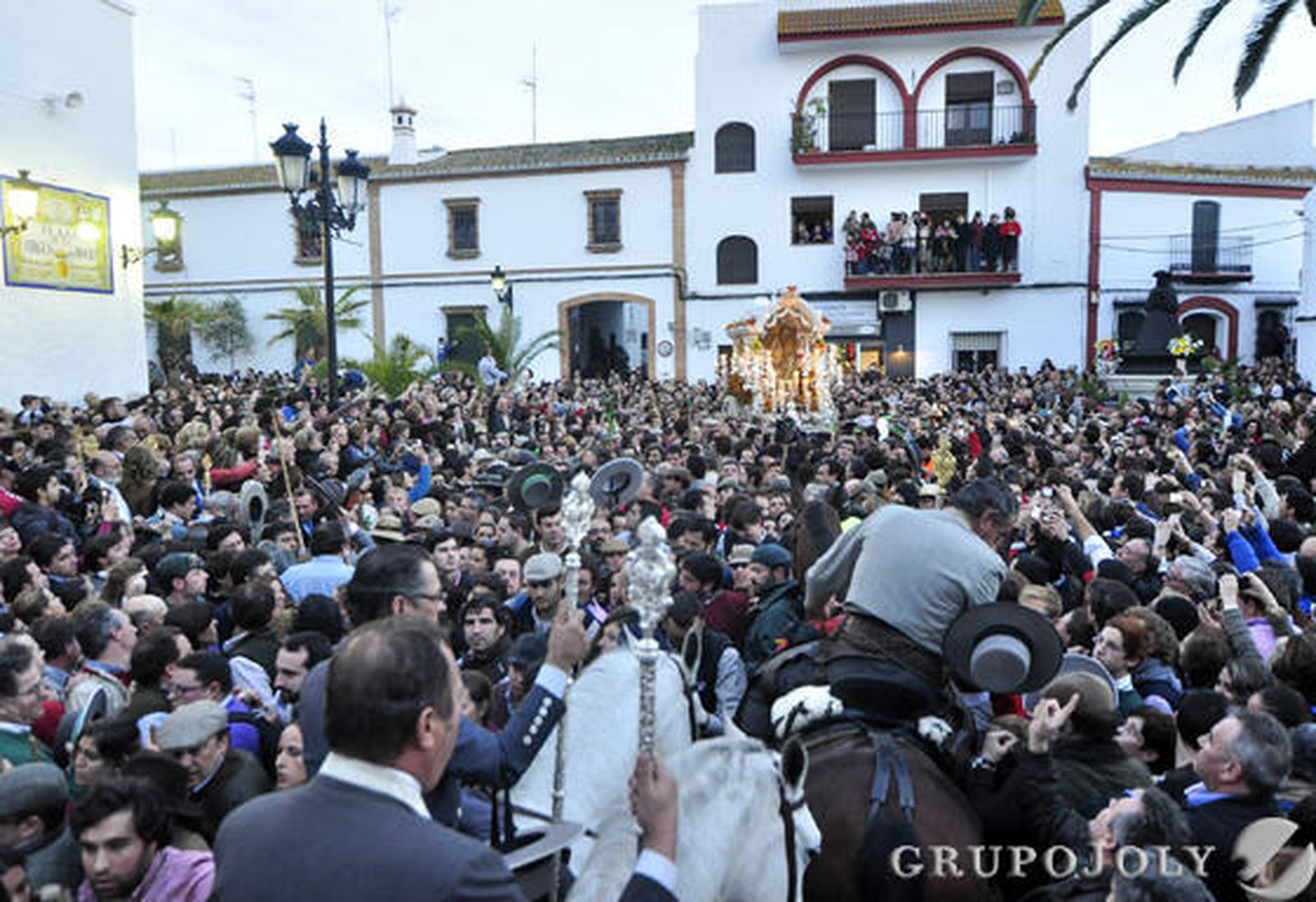 Peregrinación extraordinaria de la Hermandad del Rocío de Triana a Almonte. / Manuel Gómez