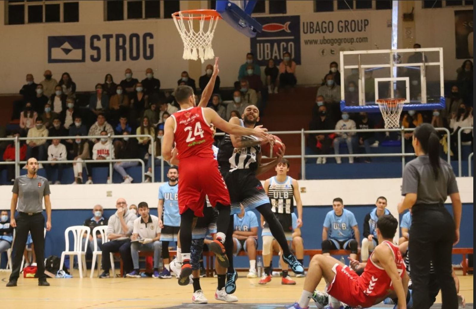 Daniel Saunders, que debutaba en casa, entra a canasta