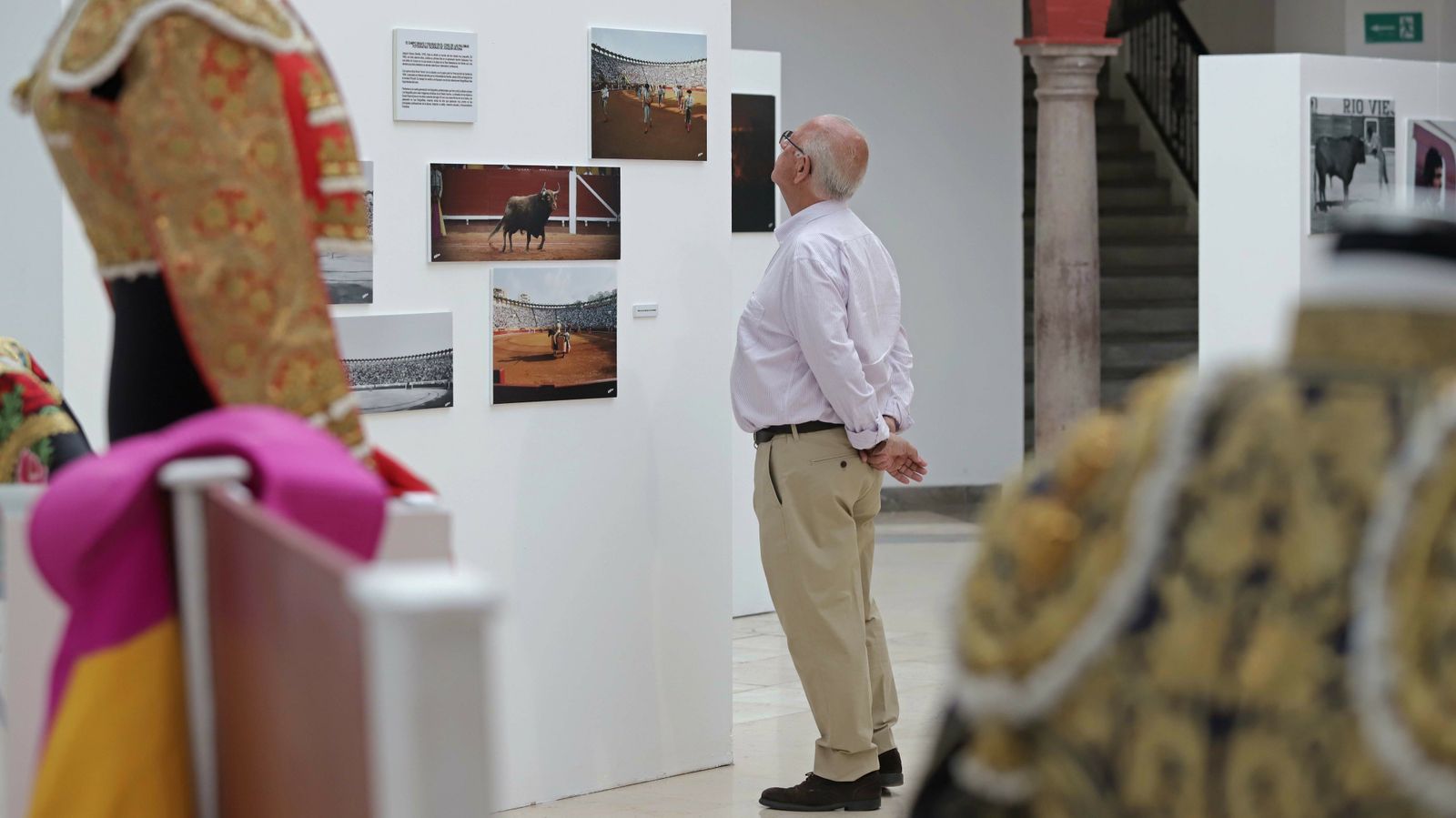 Exposición de fotografía taurinas y trajes de toreo en el museo de Algeciras