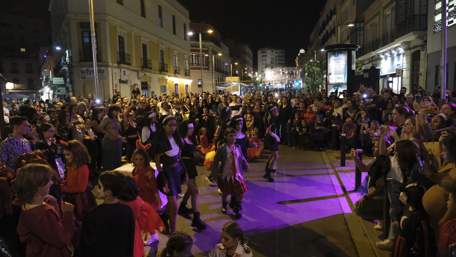Las imágenes de la Noche en Negro en Almería, Halloween.