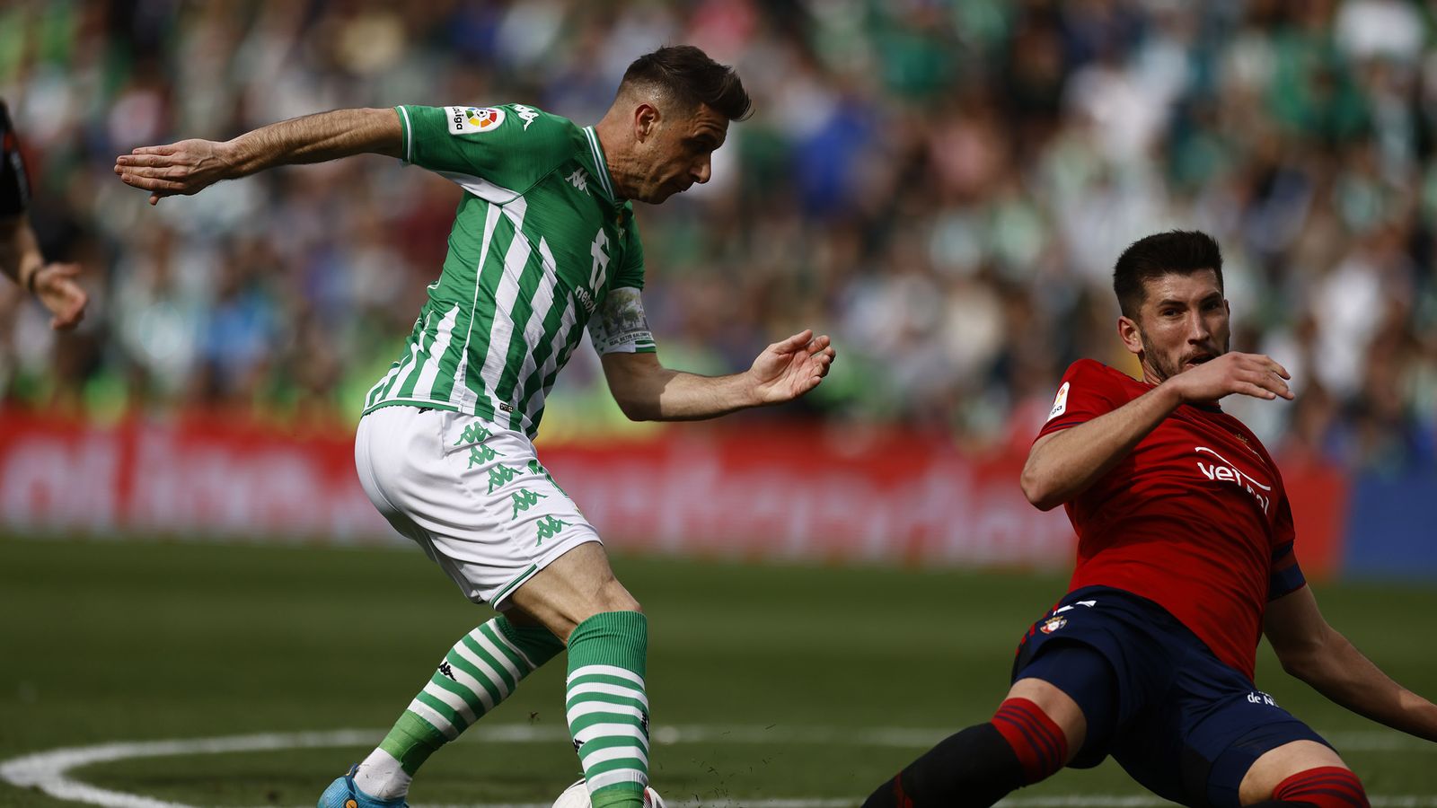 Joaquín recorta a David García.