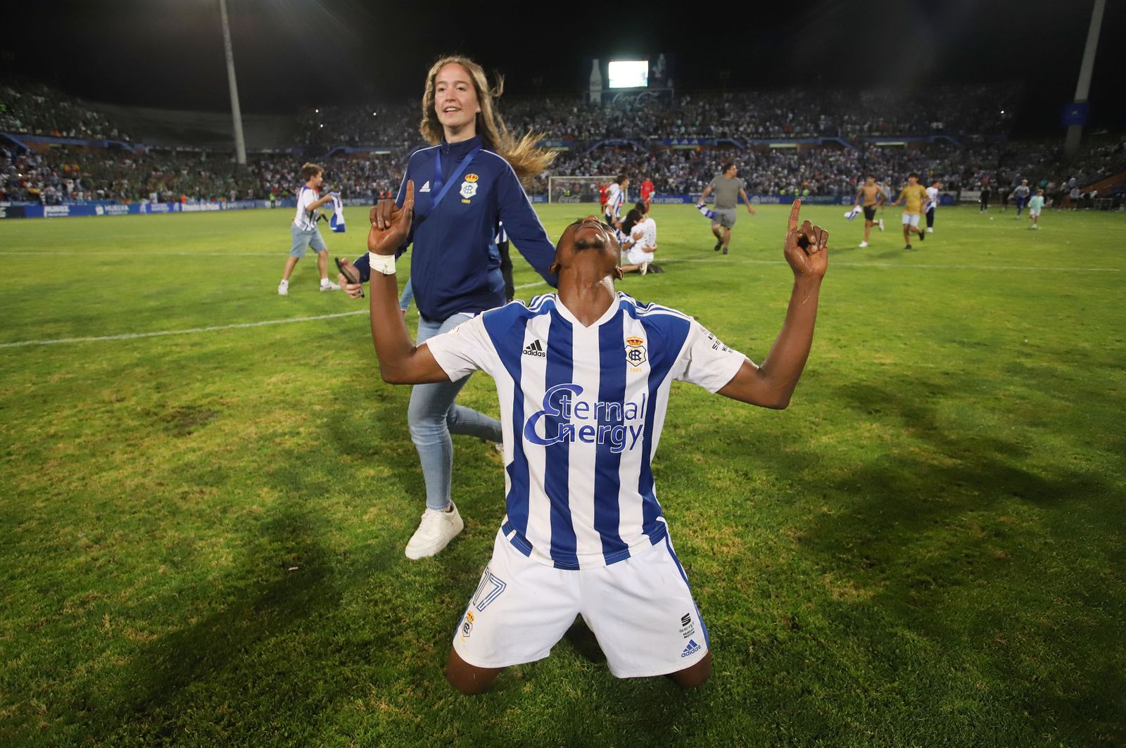 Imágenes del ascenso del Recreativo de Huelva contra el Cacereño