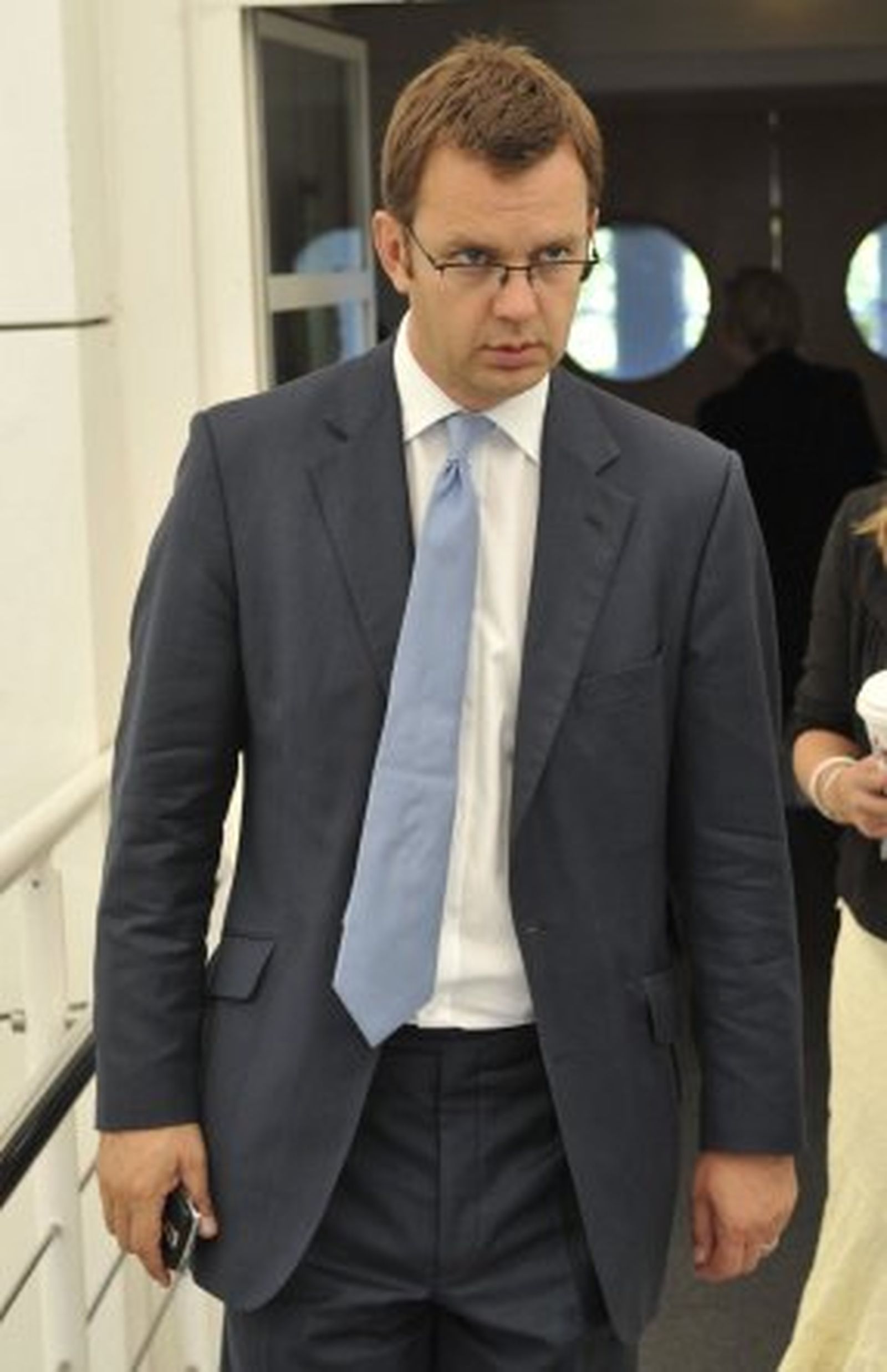 Detenido Andy Coulson, ex jefe de prensa de David Cameron