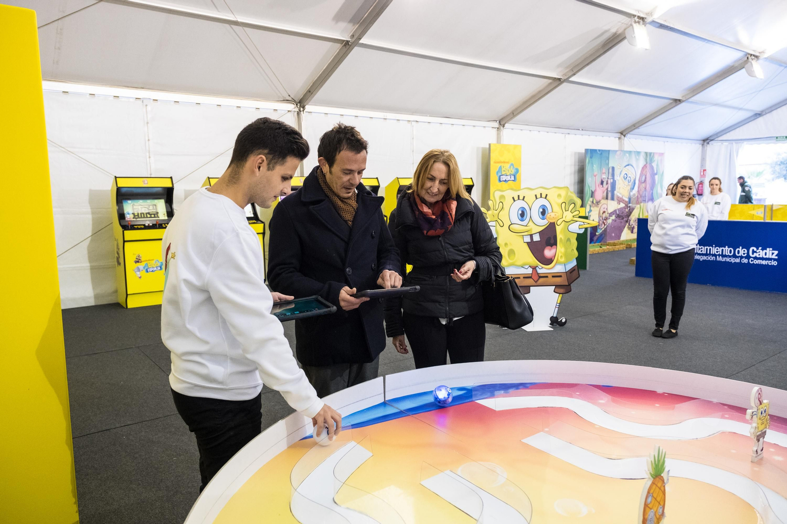 El alcalde visitó la carpa Nickelodeon este jueves.