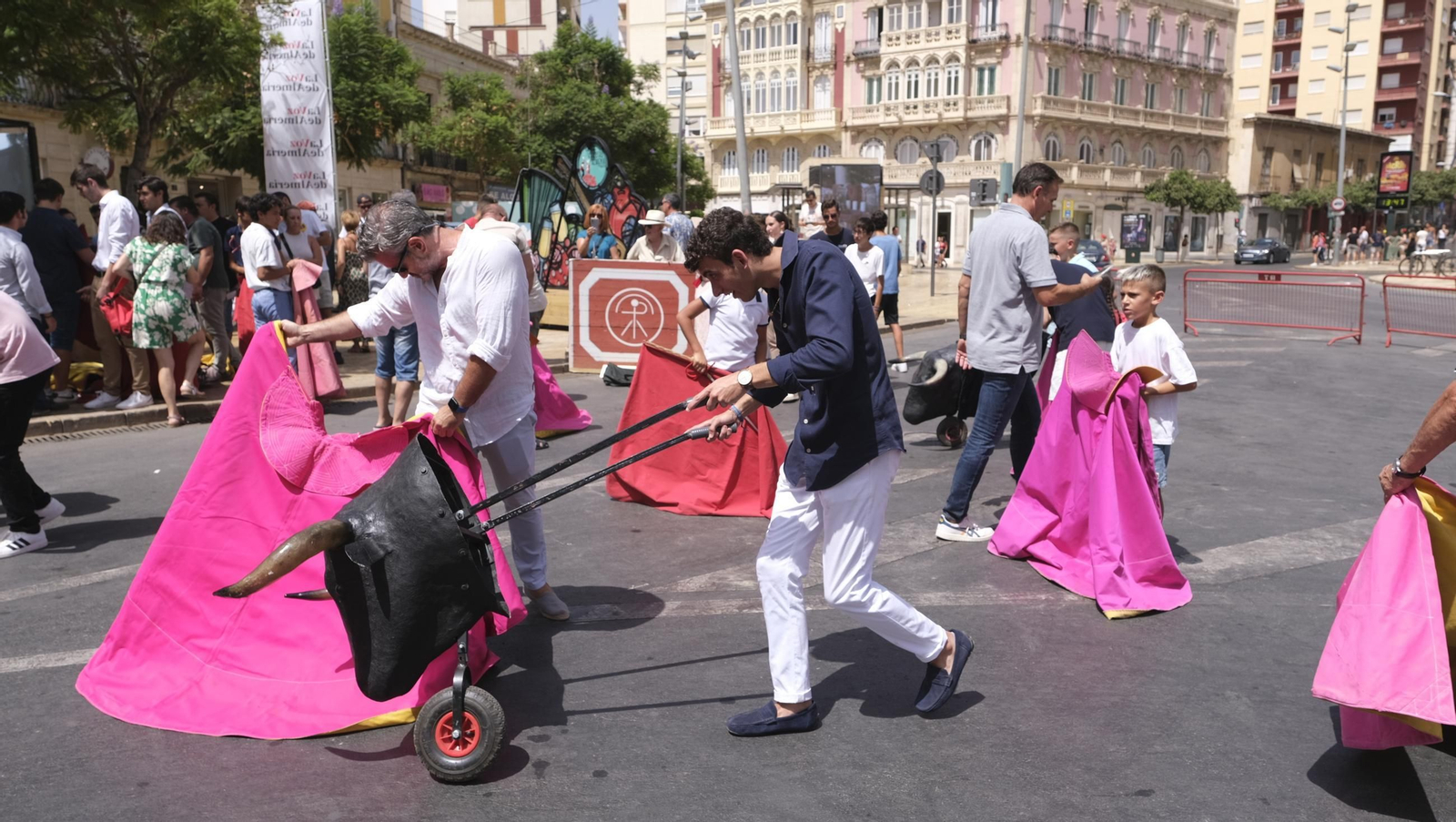 Exhibición de toreo de salón de la Escuela Taurina de Almería, en imágenes