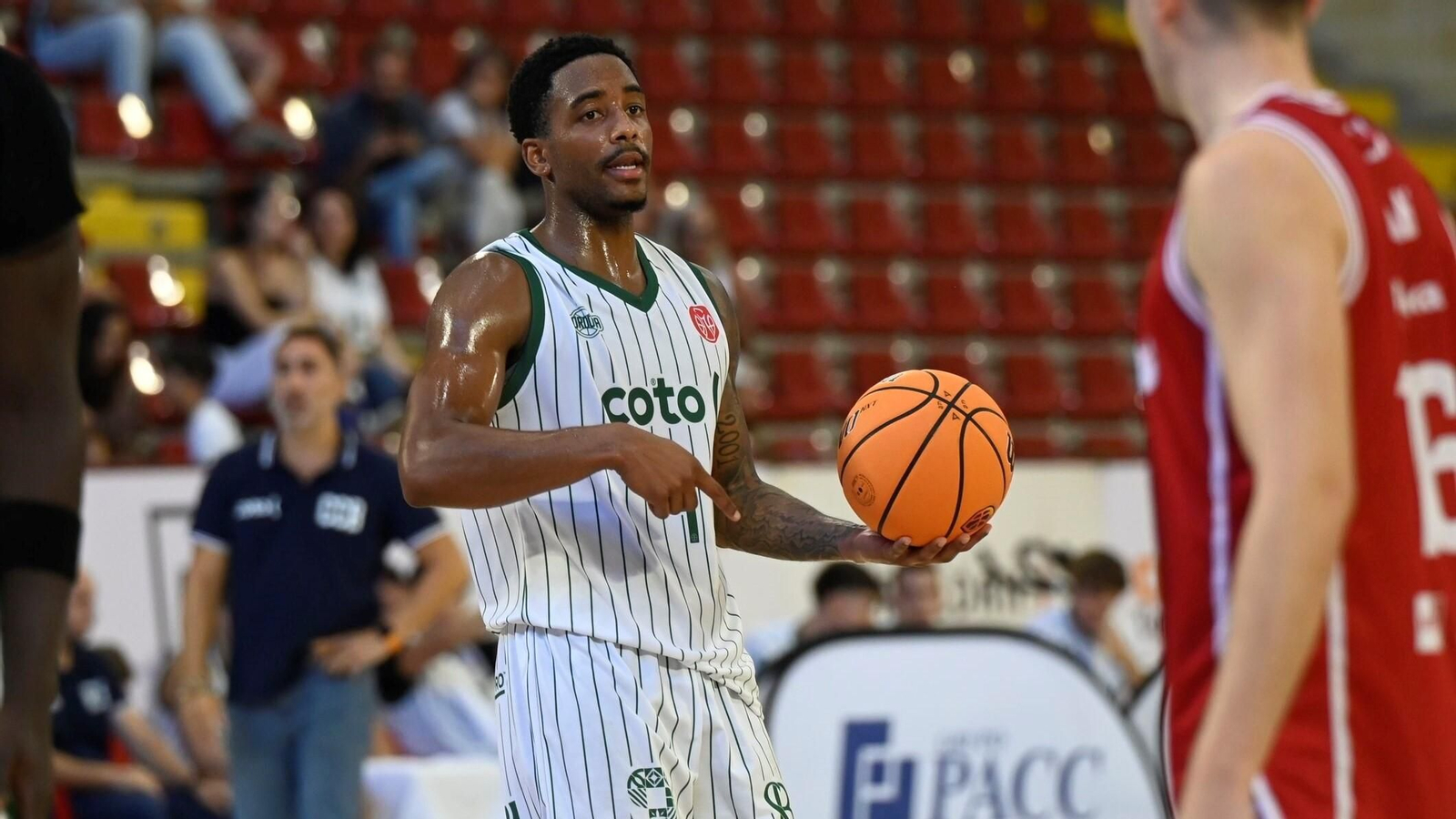 Ja'Monta Black, en un partido del Coto Córdoba en Vista Alegre.