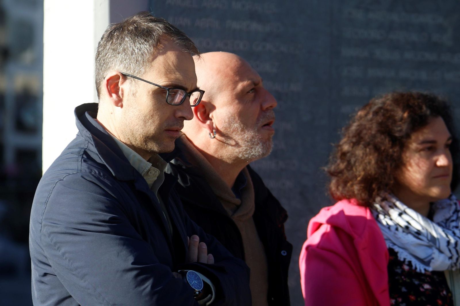 La ofrenda floral a las víctimas del franquismo con motivo del 50 aniversario del fin de la dictadura, en imágenes