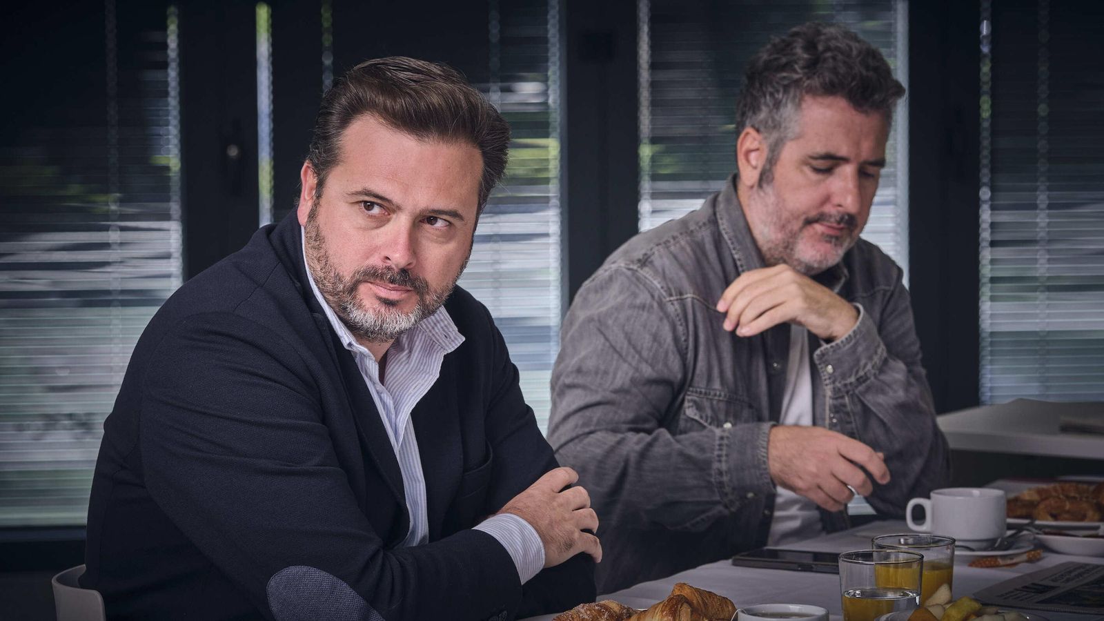 Nicolás Sosa, presidente de la Federación Provincial de Peñas Flamencas, junto al promotor del festival Bahía Sound, Omar Osuna, en el desayuno sobre flamenco. Nicolás Sosa, presidente de la Federación Provincial de Peñas Flamencas, junto al promotor del festival Bahía Sound, Omar Osuna, en el desayuno sobre flamenco.