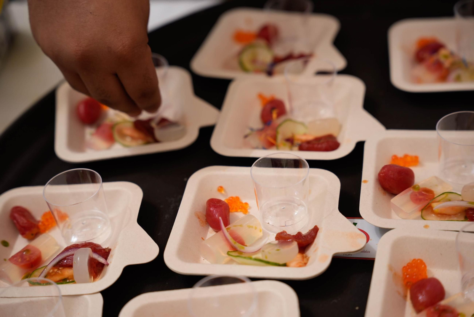 La Cofradía del Tomate y la semifinal del concurso gastronómico de la Feria de Almería, en imágenes