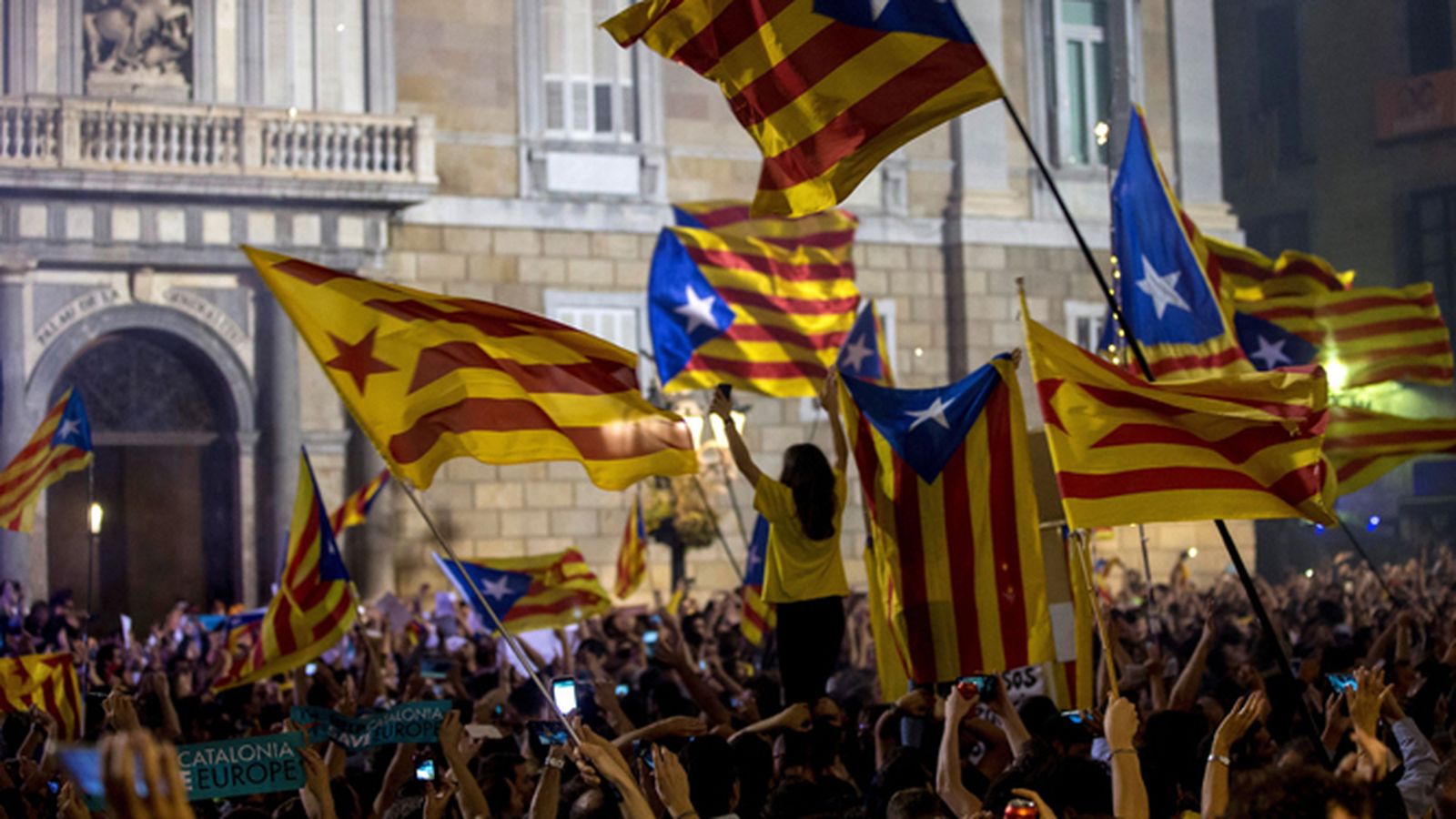 Una imagen de la concentración este viernes frente al Palau de la Generalitat.