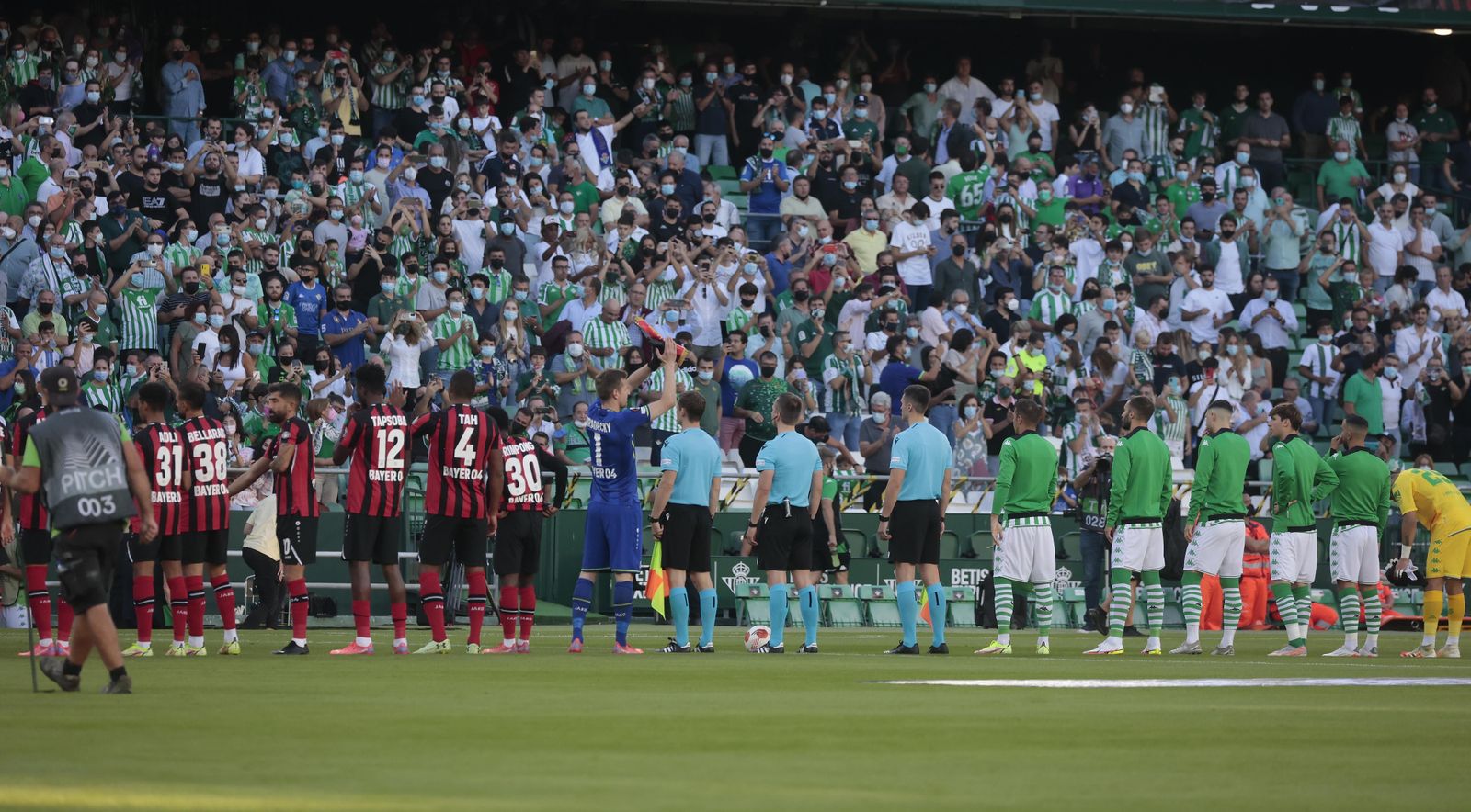 Las imágenes del Betis contra el Bayern Leverkusen