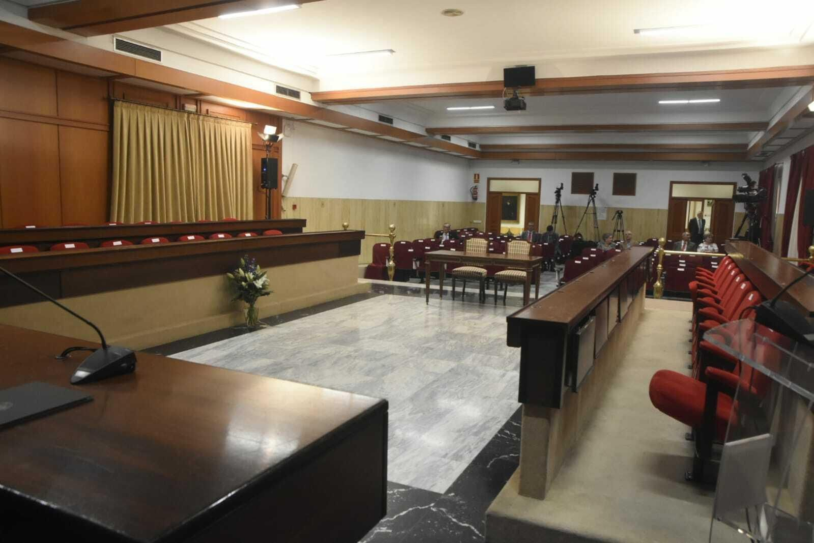 Siga en directo el Pleno de investidura en el Ayuntamiento de Córdoba.