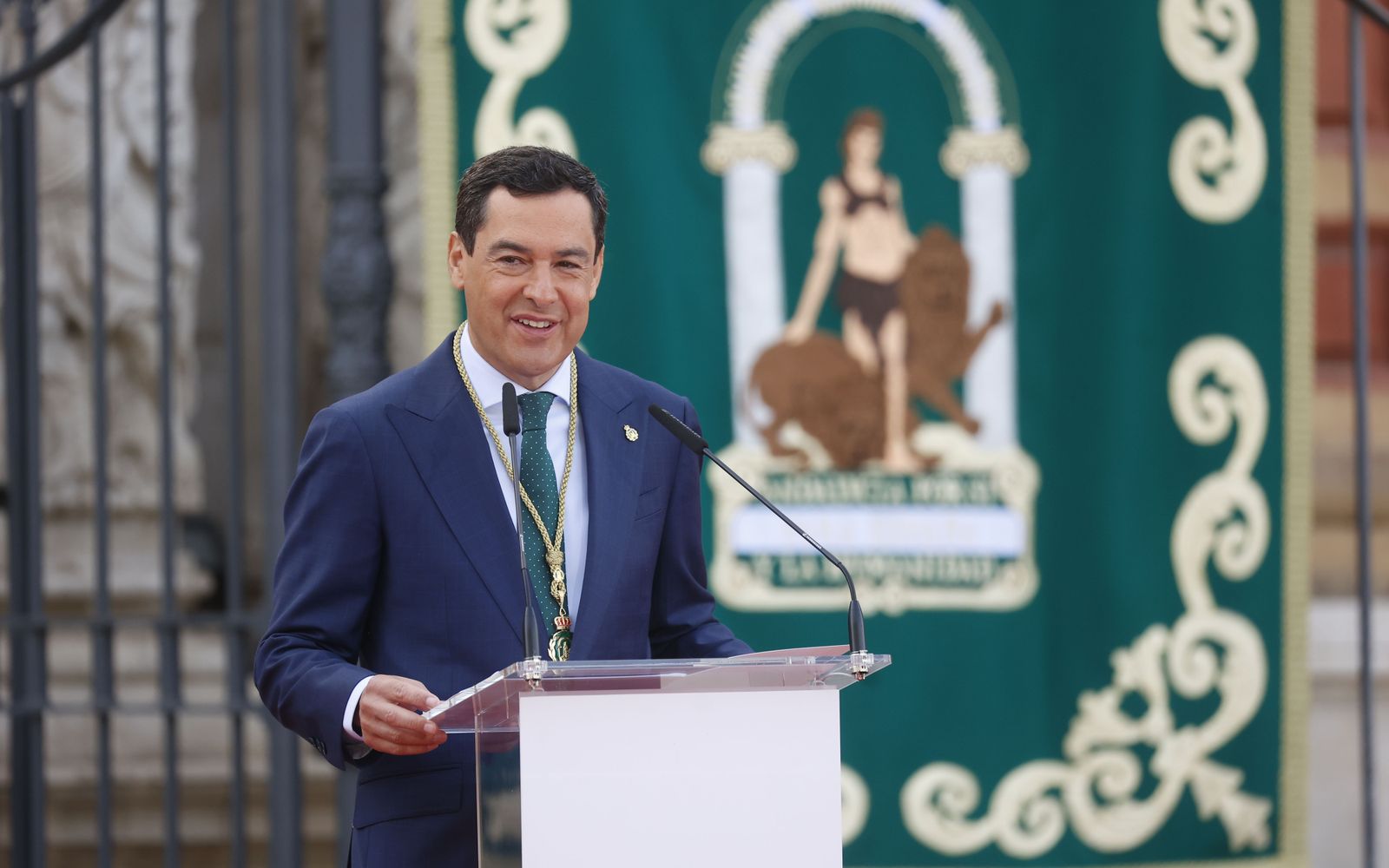 Juanma Moreno recibirá el primer premio Fresa por su apoyo al sector.