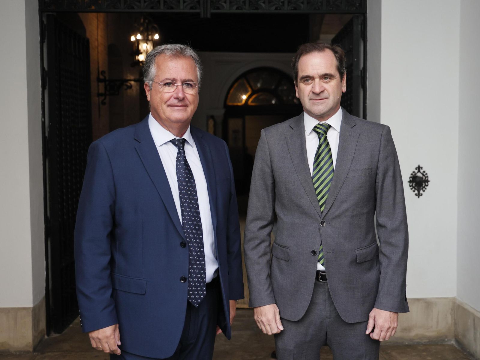 Antonio Muñoz celebra su boda en el Palacio de la Motilla