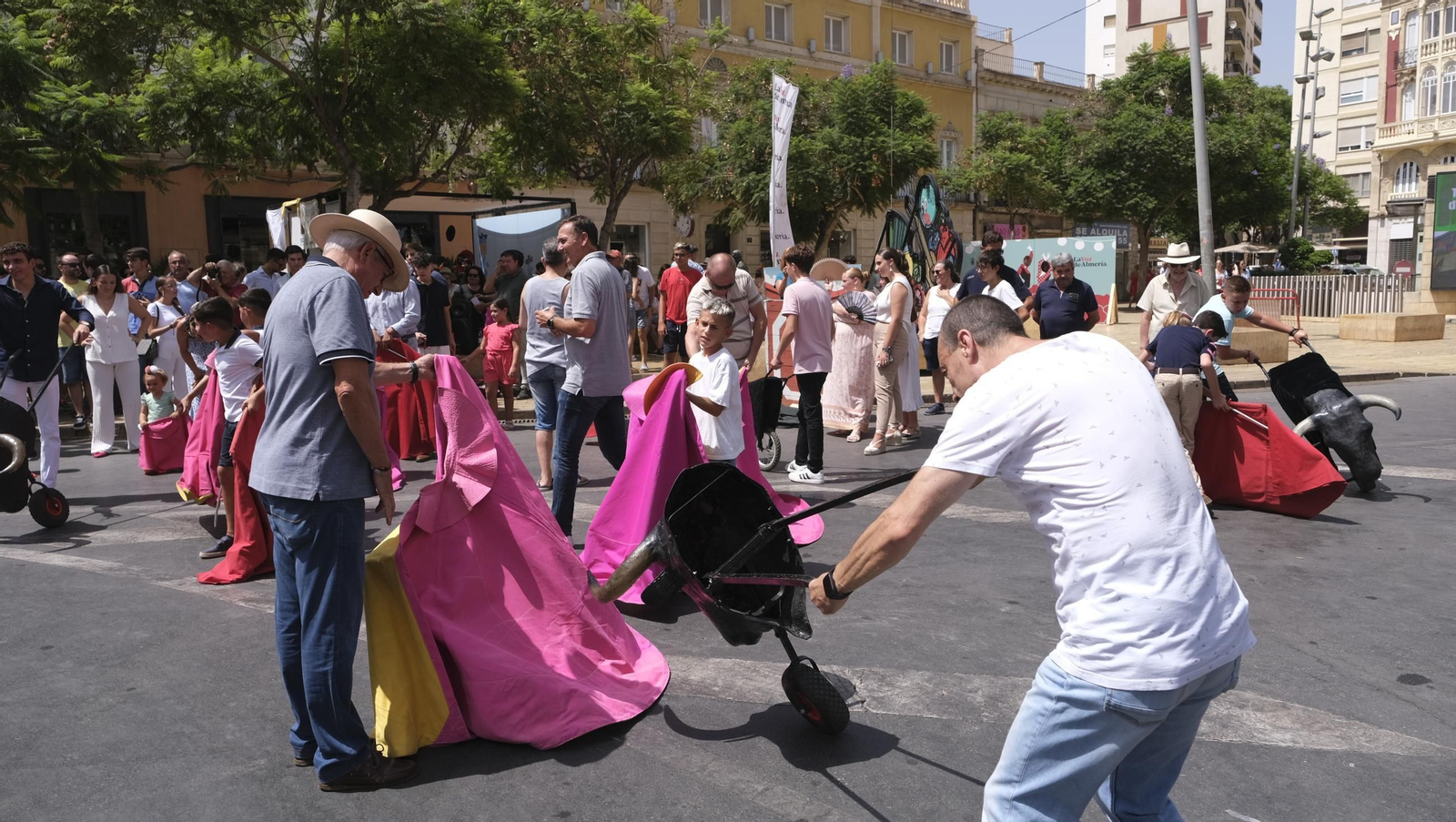 Exhibición de toreo de salón de la Escuela Taurina de Almería, en imágenes