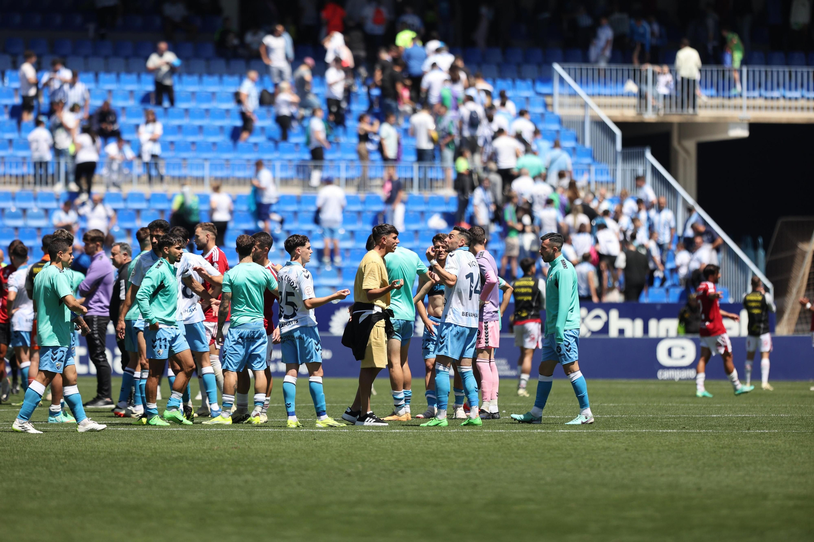 Los jugadores tras el Málaga CF - Real Murcia