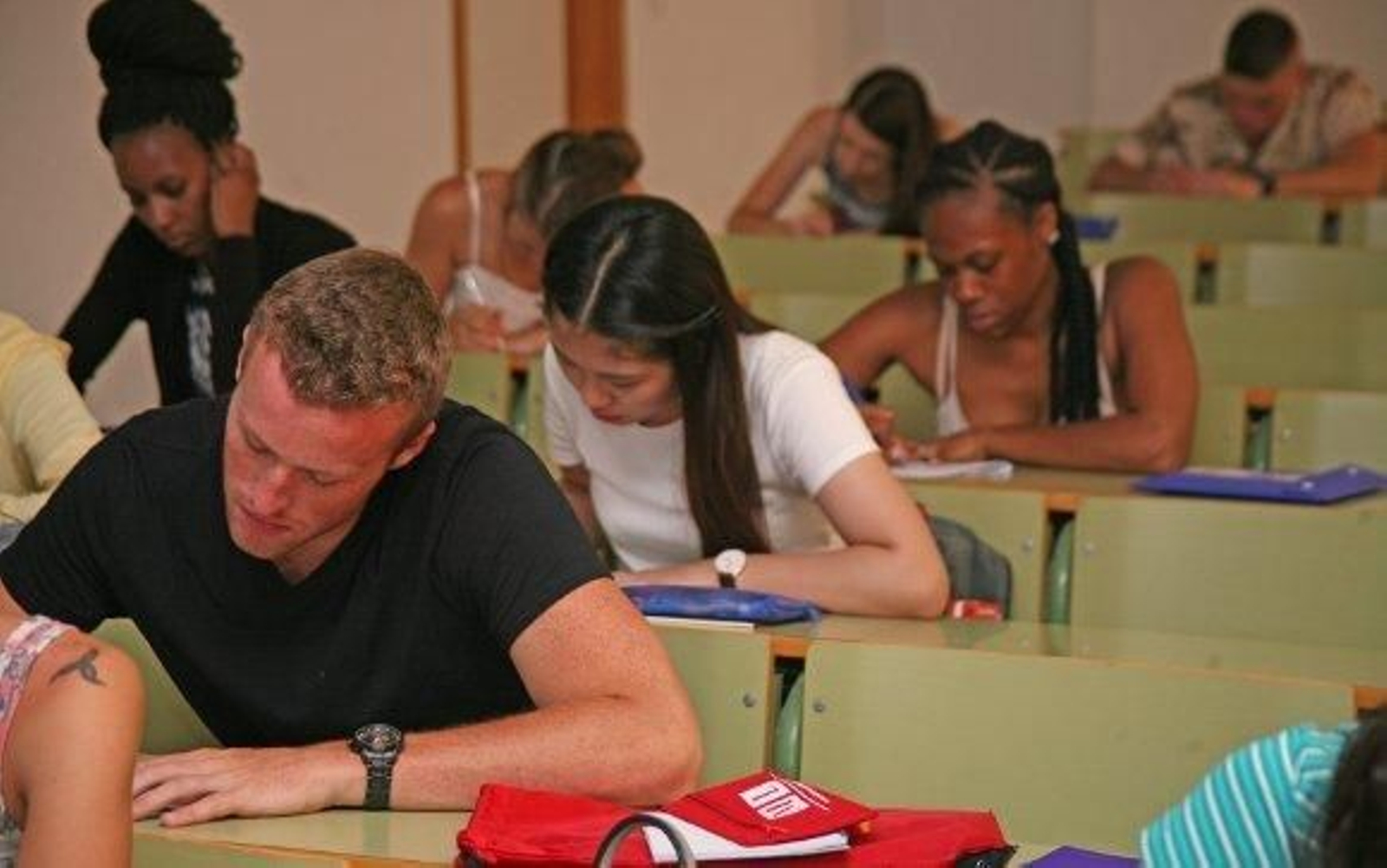 La UCA da la bienvenida a 80 estudiantes y profesorado americanos