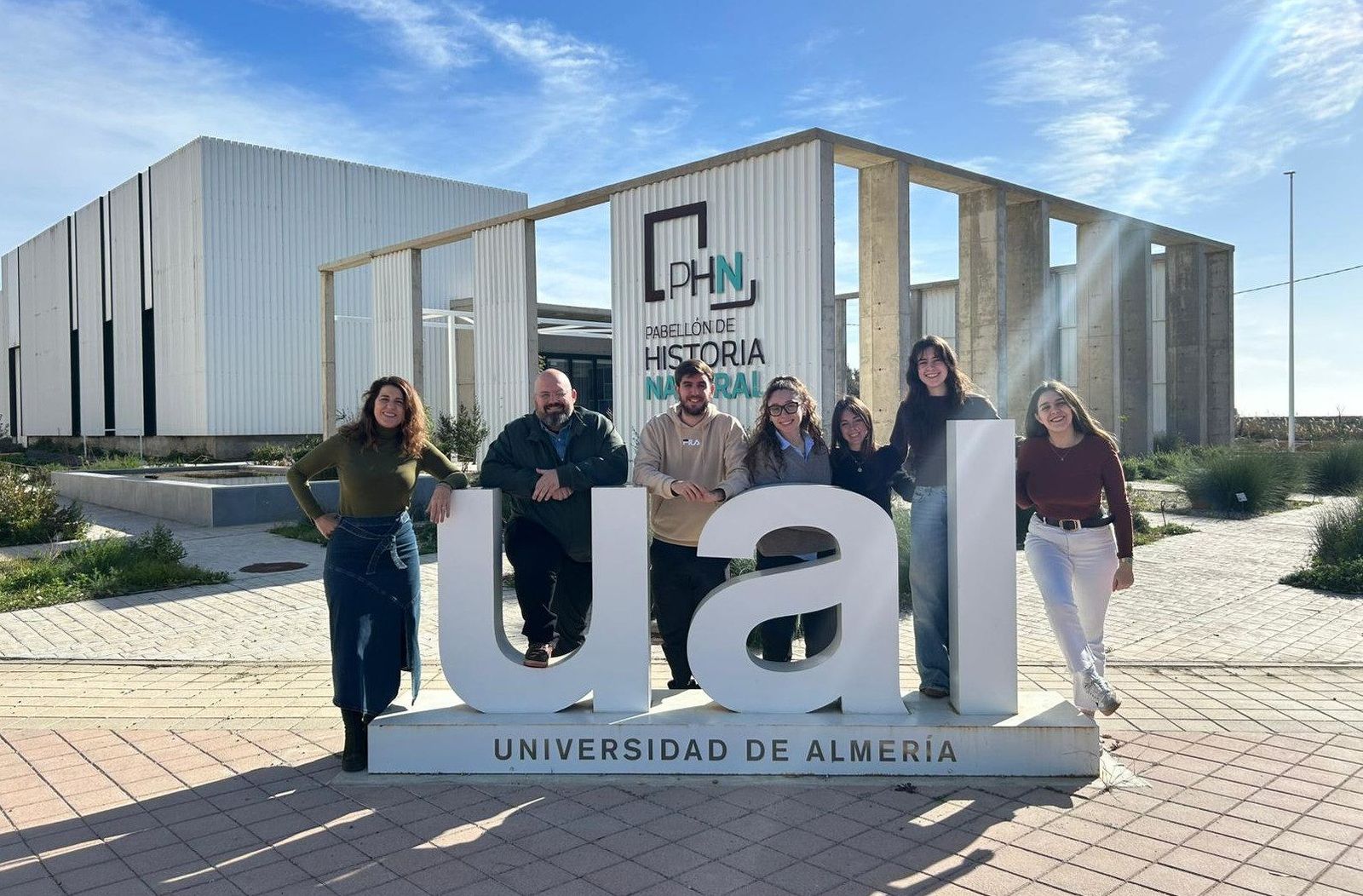 Equipo investigador de la Universidad de Almería que participa en el estudio sobre estimulación cerebral no invasiva para reducir conductas compulsivas.