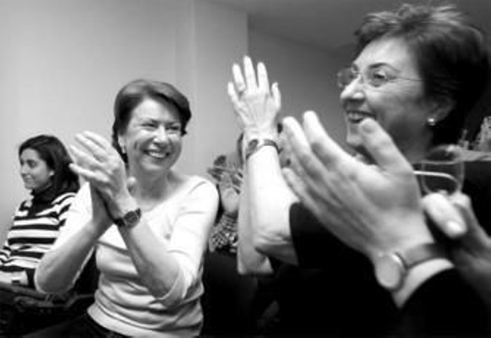 Álvarez y Bustinduy celebraron la victoria del PSOE antes de conocer los datos de Málaga. Álvarez y Bustinduy celebraron la victoria del PSOE antes de conocer los datos de Málaga.