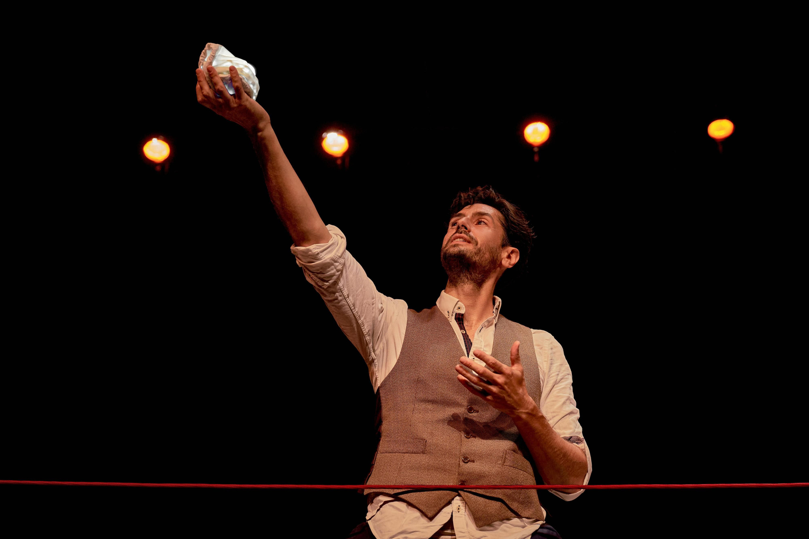 Juan Diego Botto, en 'Una noche sin luna'. Juan Diego Botto, en 'Una noche sin luna'.