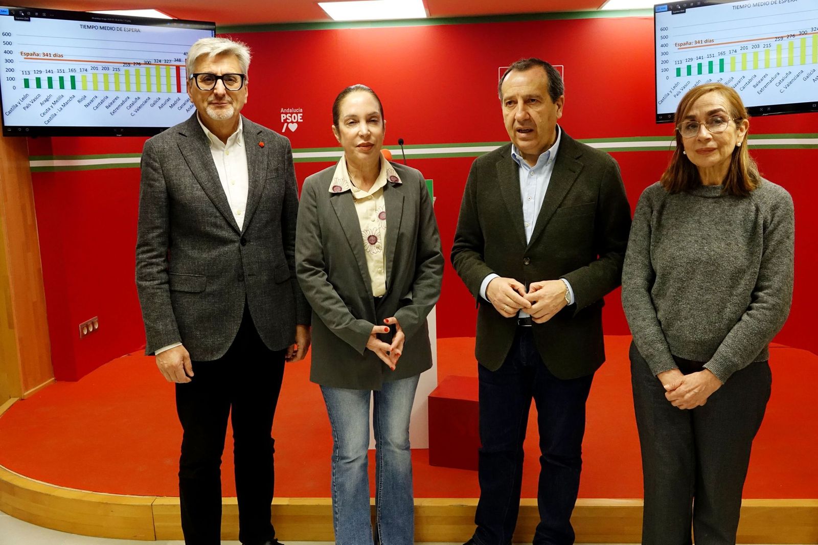 El secretario general del PSOE  de Málaga , Josele Aguilar; el portavoz socialista de Inclusión Social en el Parlamento de Andalucía, José Luis Ruiz Espejo; y la secretaria de Servicios Sociales, Mayores y Diversidad Funcional, Elena Álvarez González