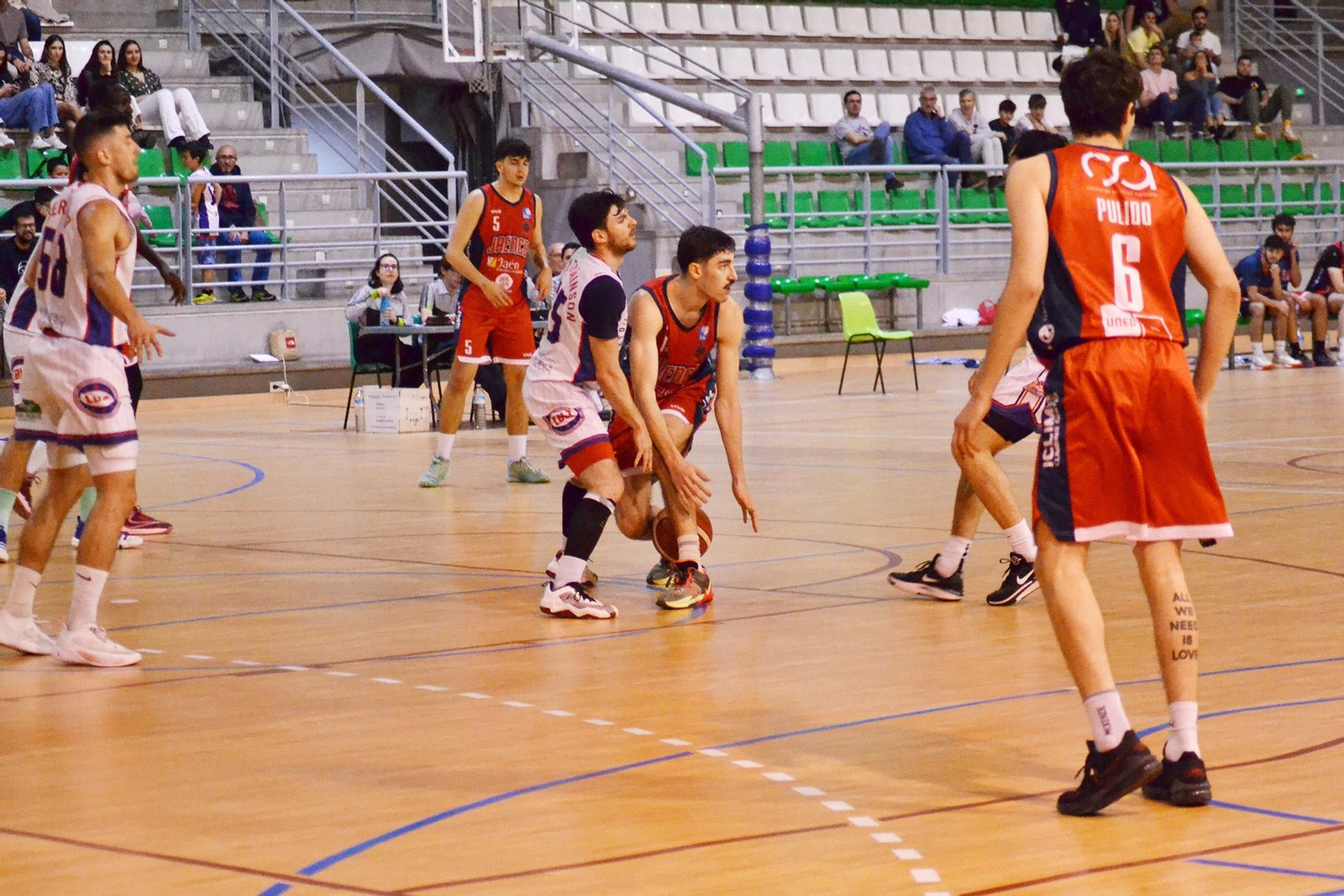 El Jaén CB no pudo sumar un triunfo en su visita a tierras granadinas.