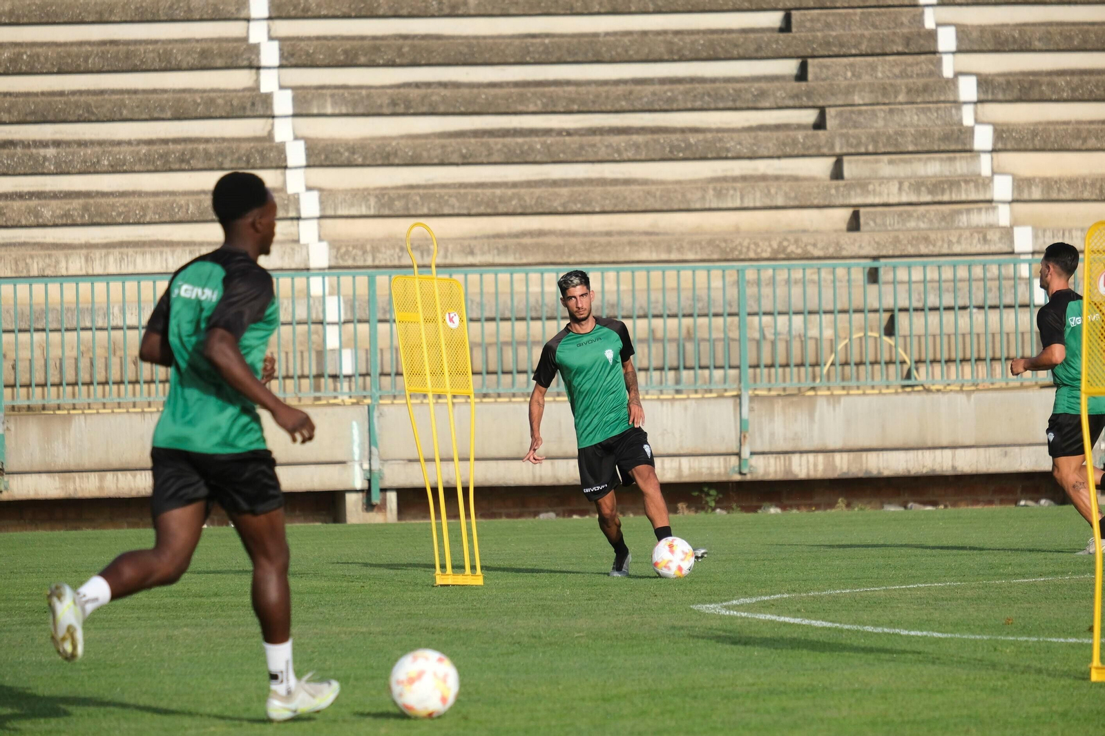 El primer entrenamiento del Córdoba CF, en imágenes