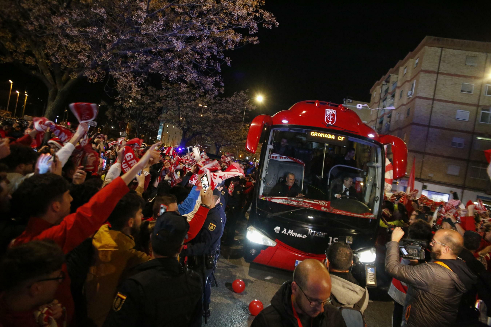 La afición del Granada vive con intensidad los días previos a la vuelta de la semifinal contra el Athletic