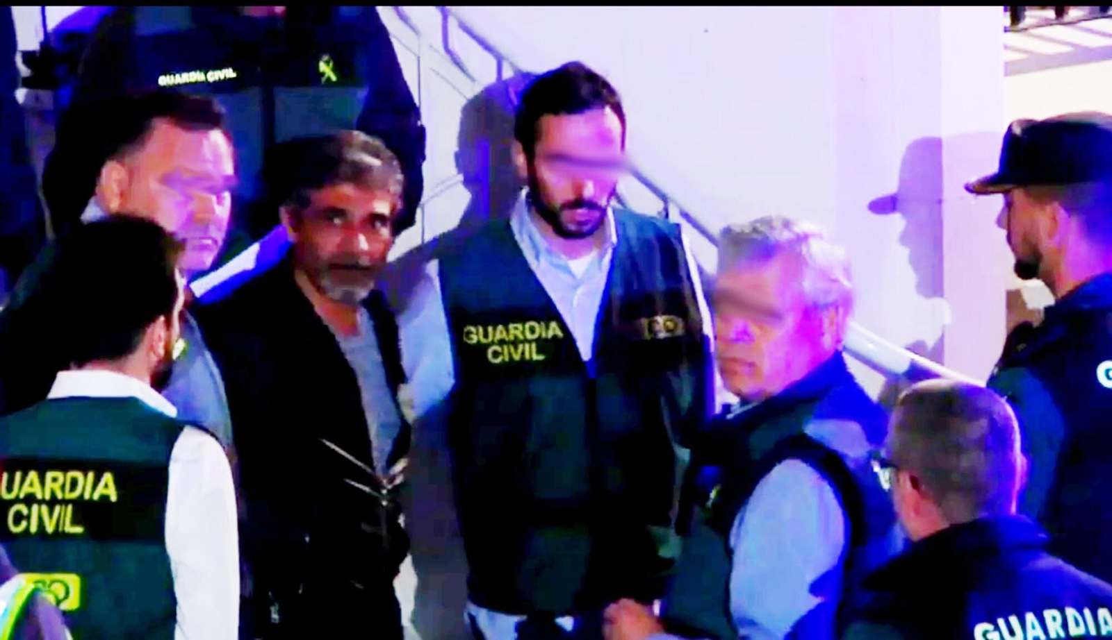 Bernardo Montoya a su salida de los juzgados de Valverde tras ser detenido.