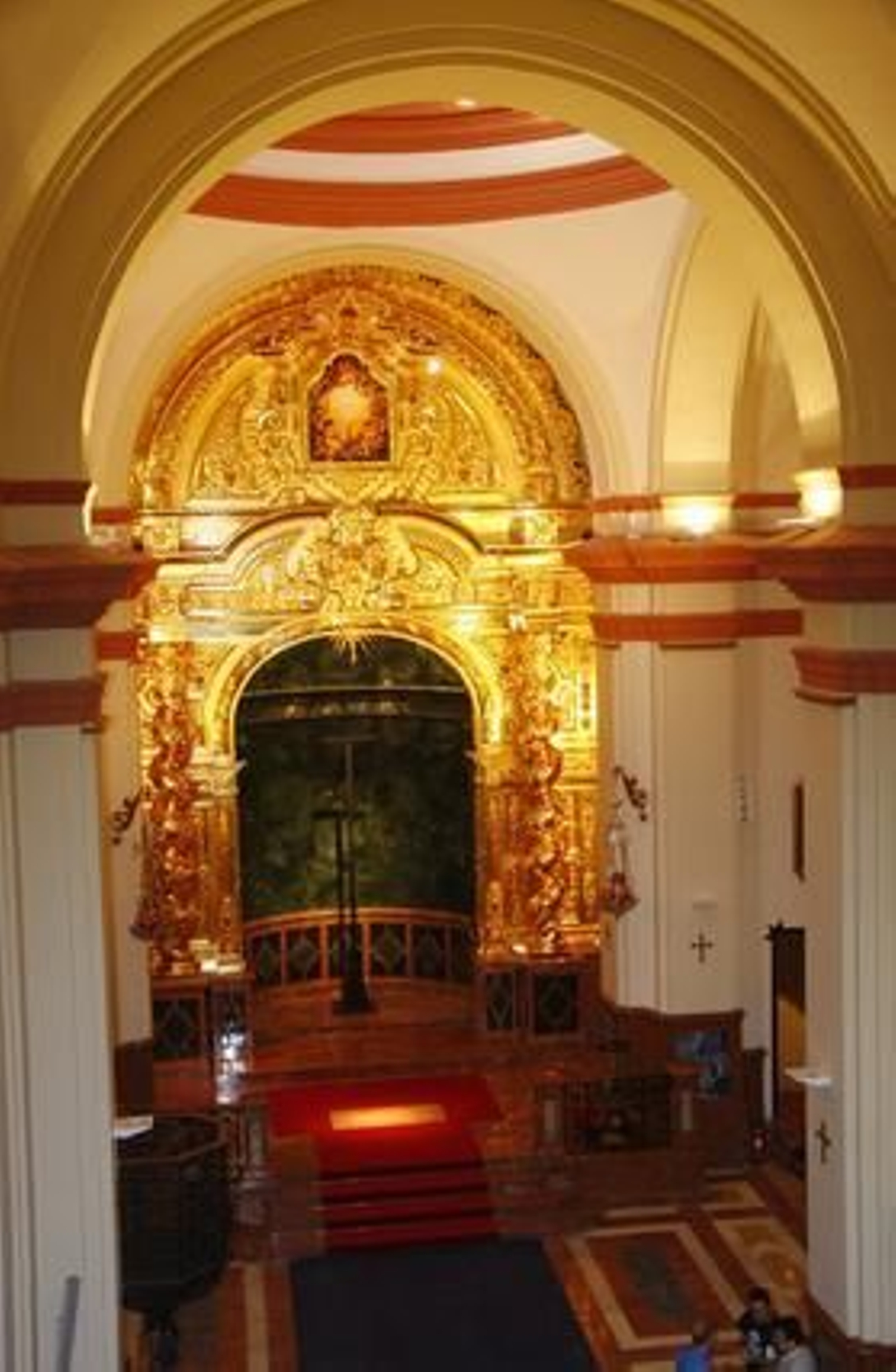 Mármol, bronce y madera son los materiales que forman el monumental retablo que acogerá al Cristo de la Expiración.

Foto: Victoria Hidalgo
