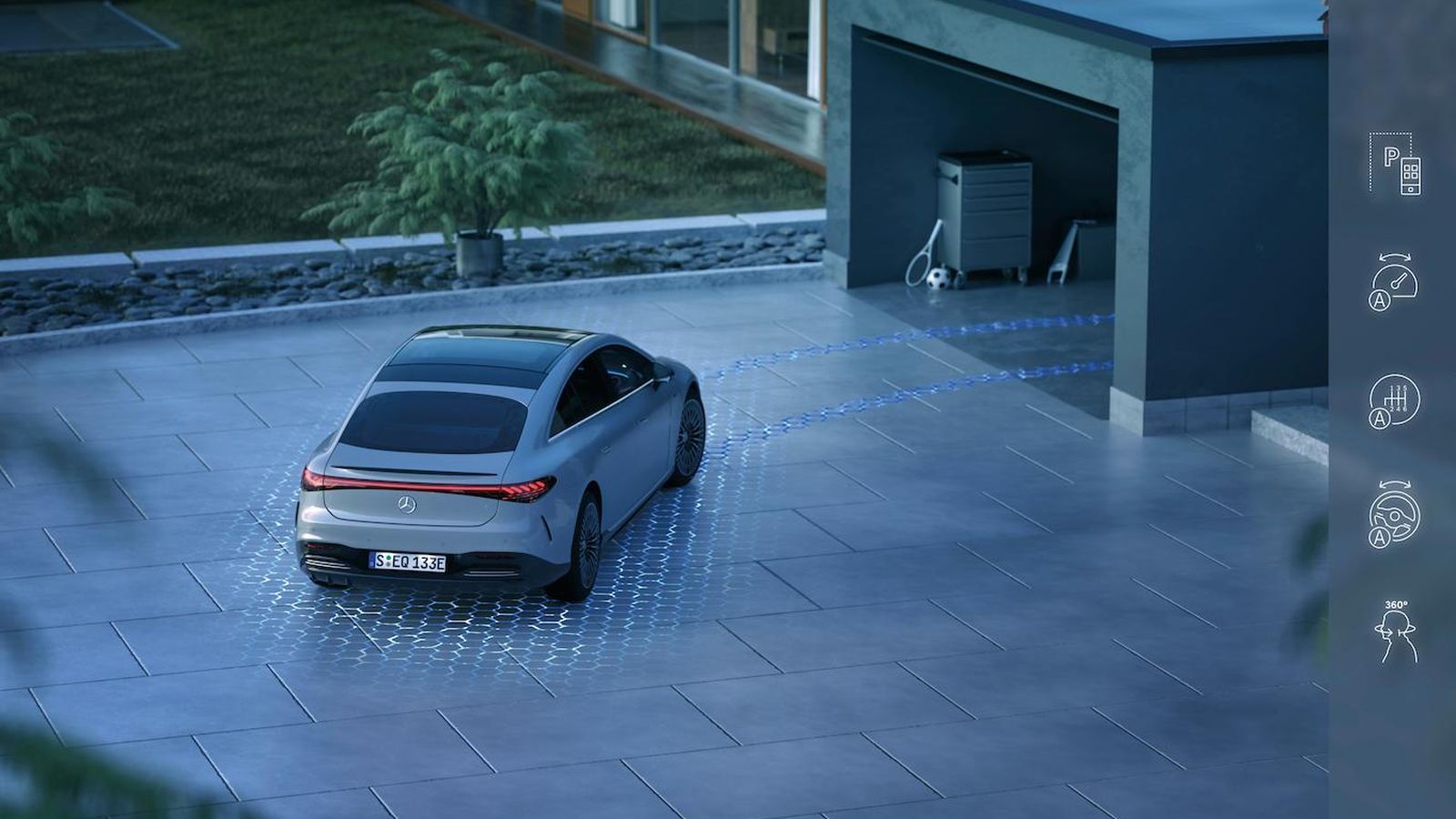 El sistema de aparcamiento con cámaras perimetrales puede detectar vehículos que se mueven alrededor del EQS durante las maniobras.