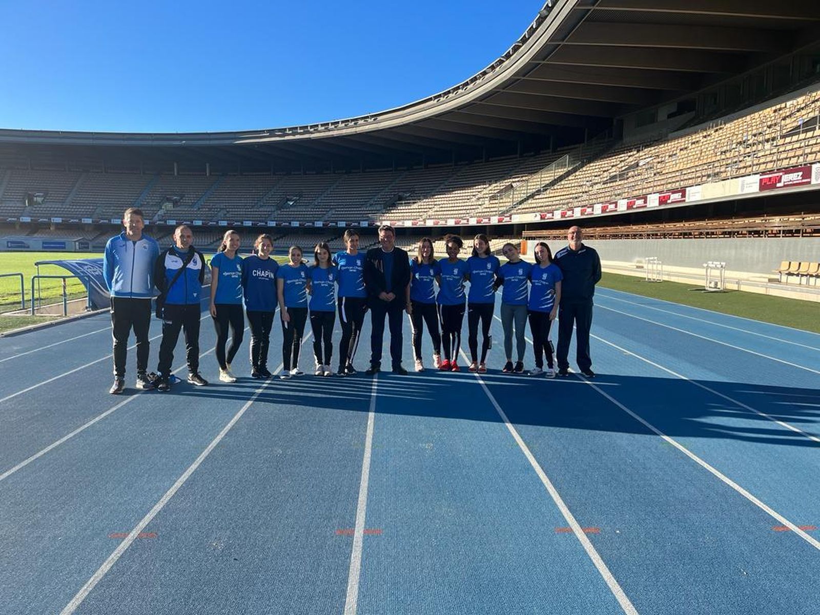 El equipo femenino del Beiman Chapín Jerez, este sábado antes de partir hacia Antequera.