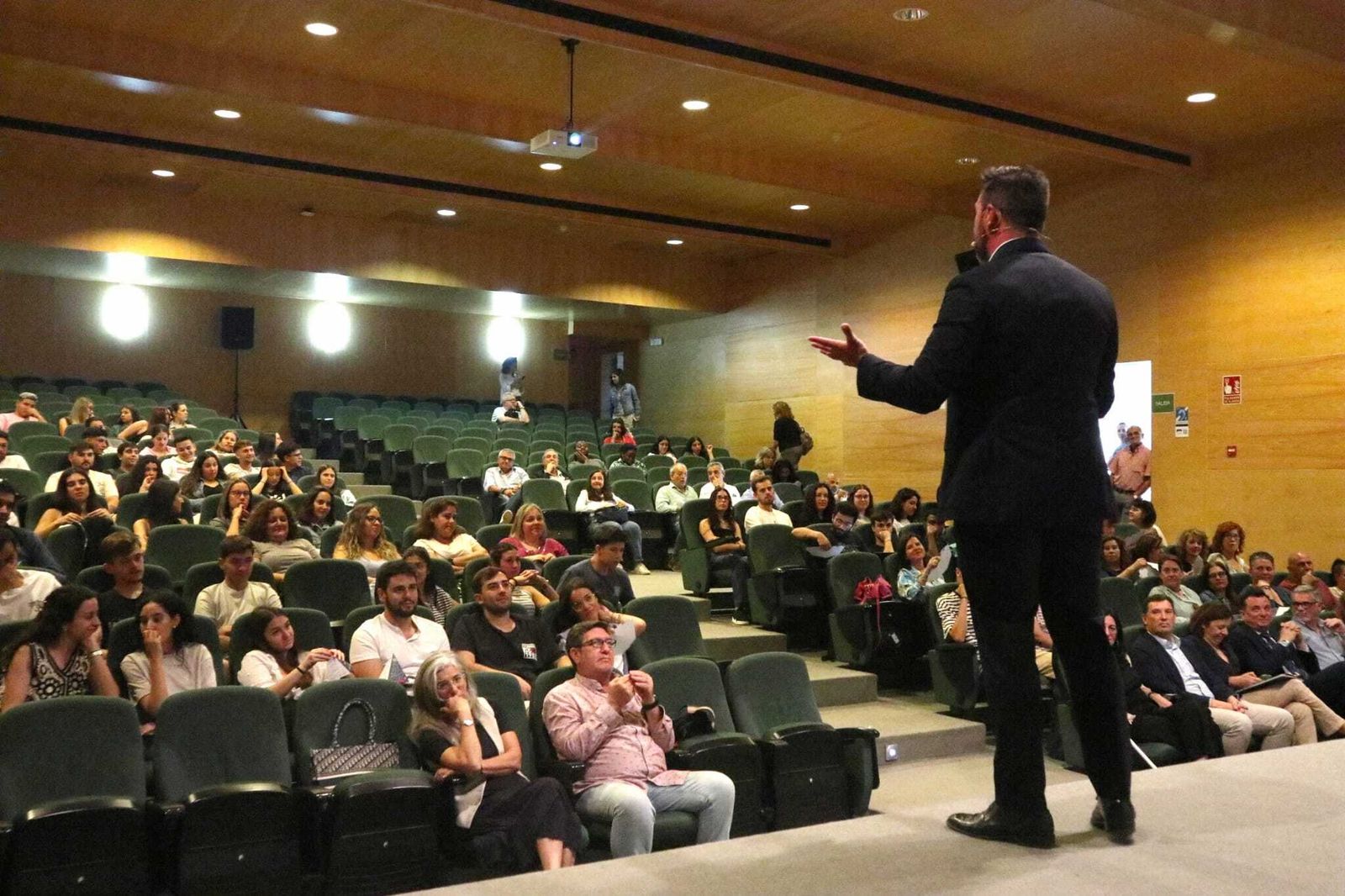 Un momento de la conferencia inaugural de la Facultad de Ciencias del Trabajo.