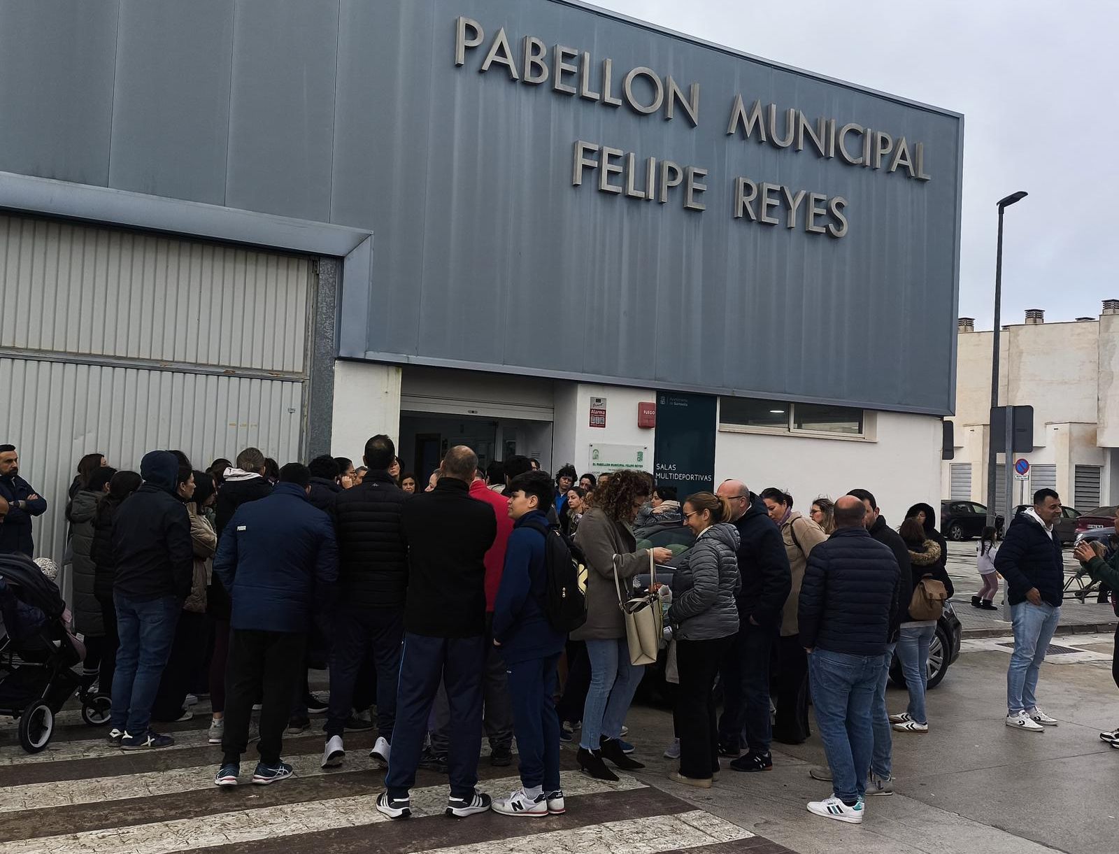 Reunión de la comunidad educativa del colegio Urbano Palma de Santaella.
