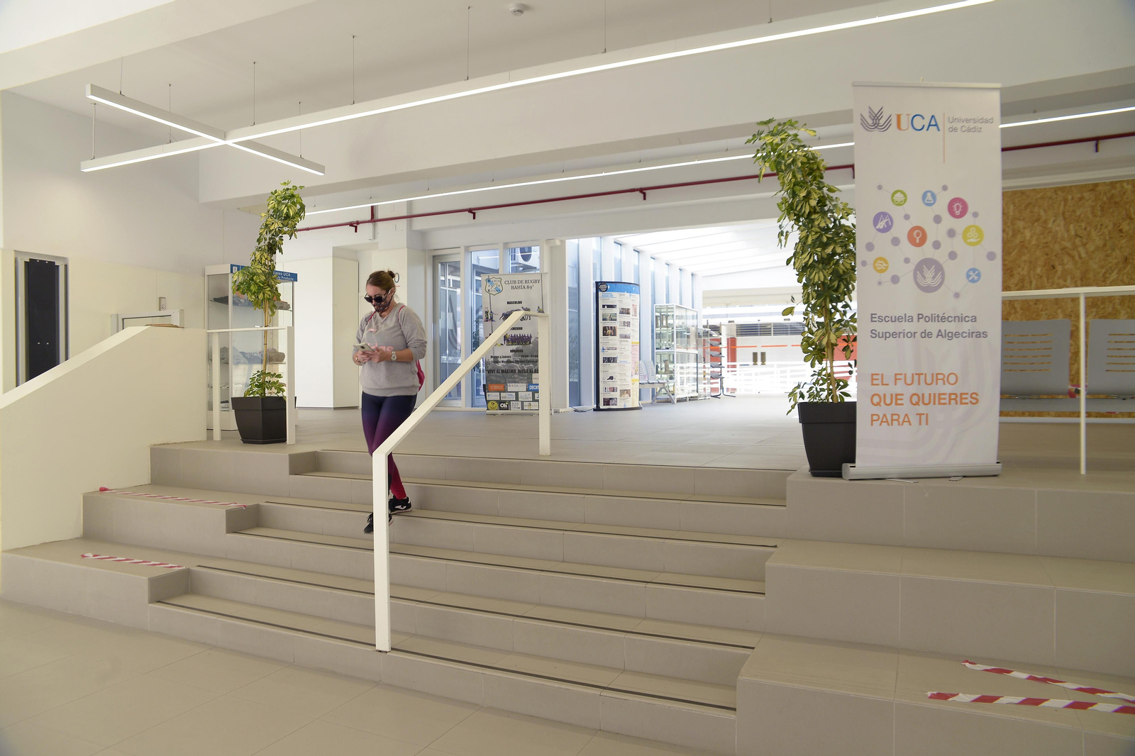 Fotos de las clases de la UCA con las restricciones de la Junta.