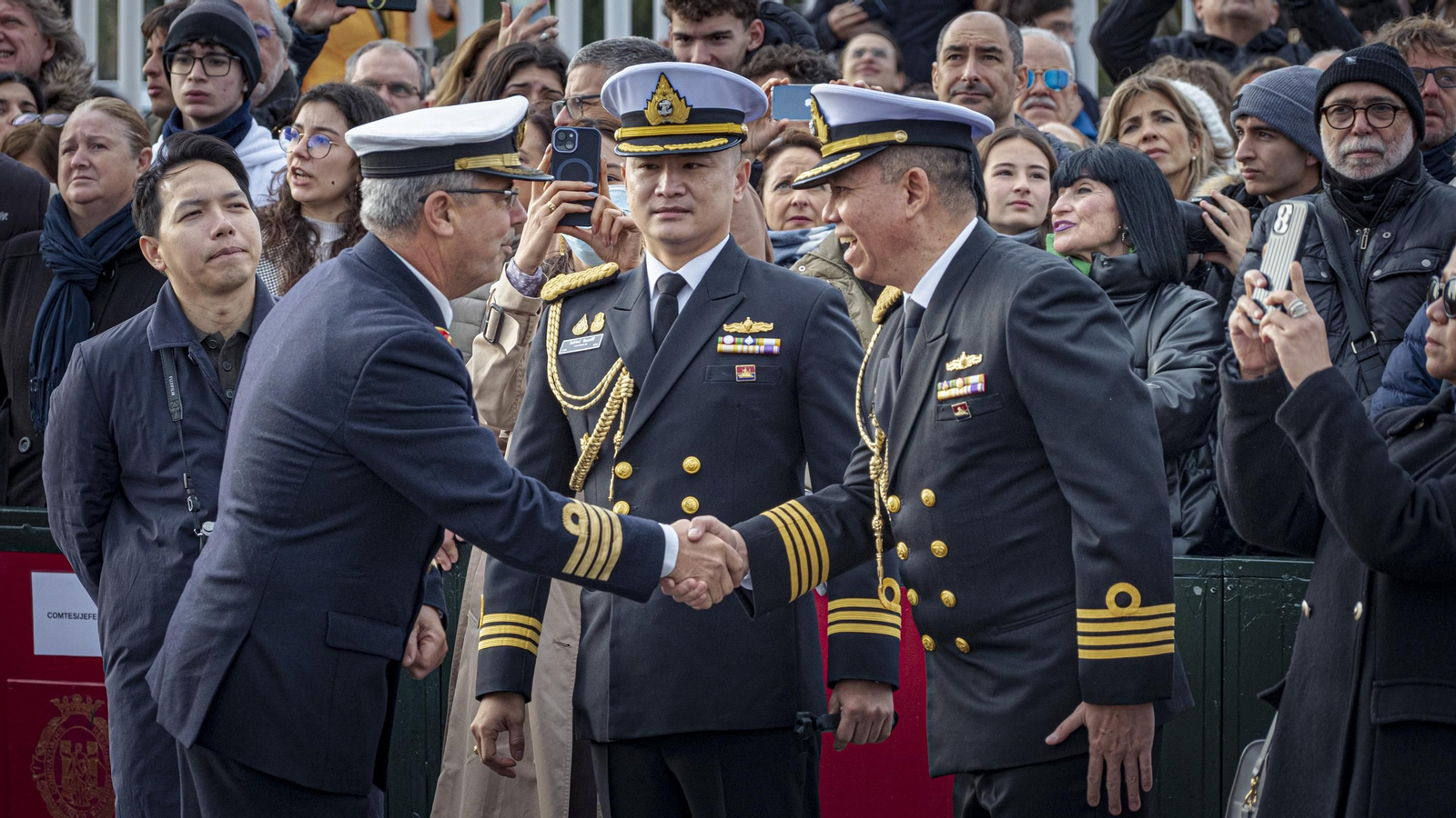 Salida del buque escuela J. S. de Elcano de los muelles de Cádiz para emprender su XCVI Crucero de Instrucción
