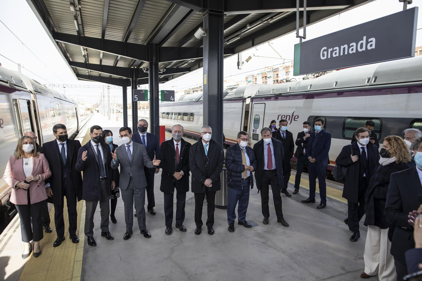 El primer viaje del AVE entre Málaga y Granada, en imágenes