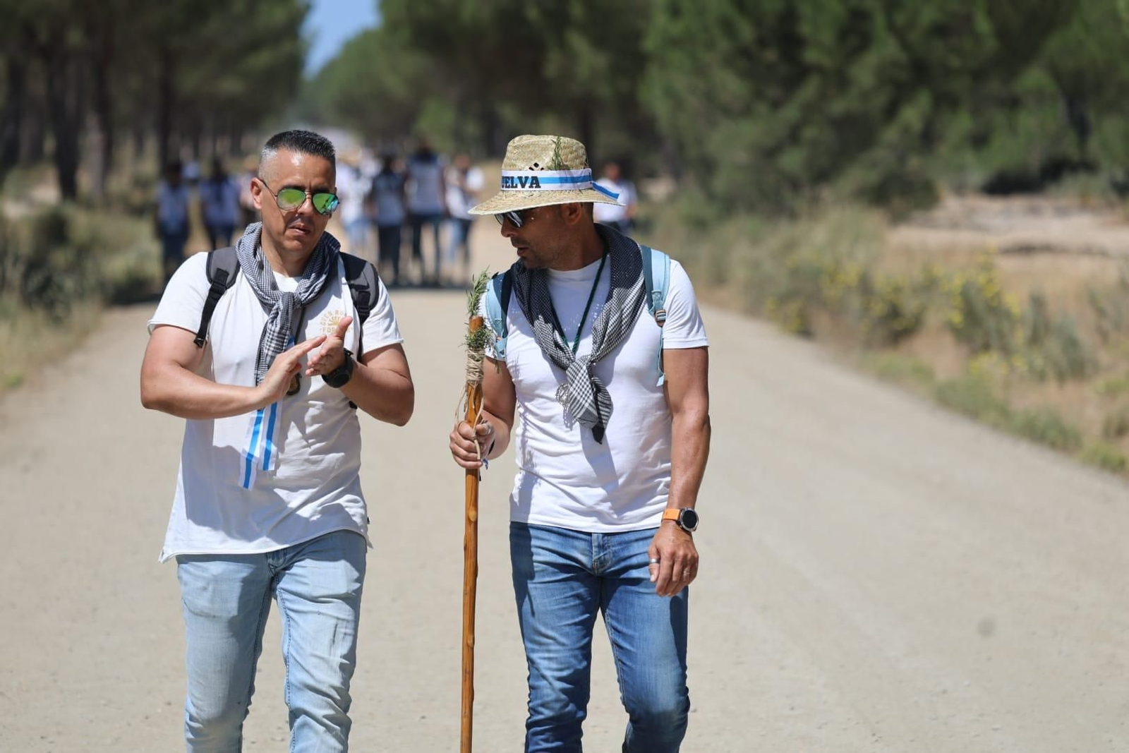 Ambientazo en el camino de Huelva al Rocío este viernes: imágenes de los peregrinos en La Matilla