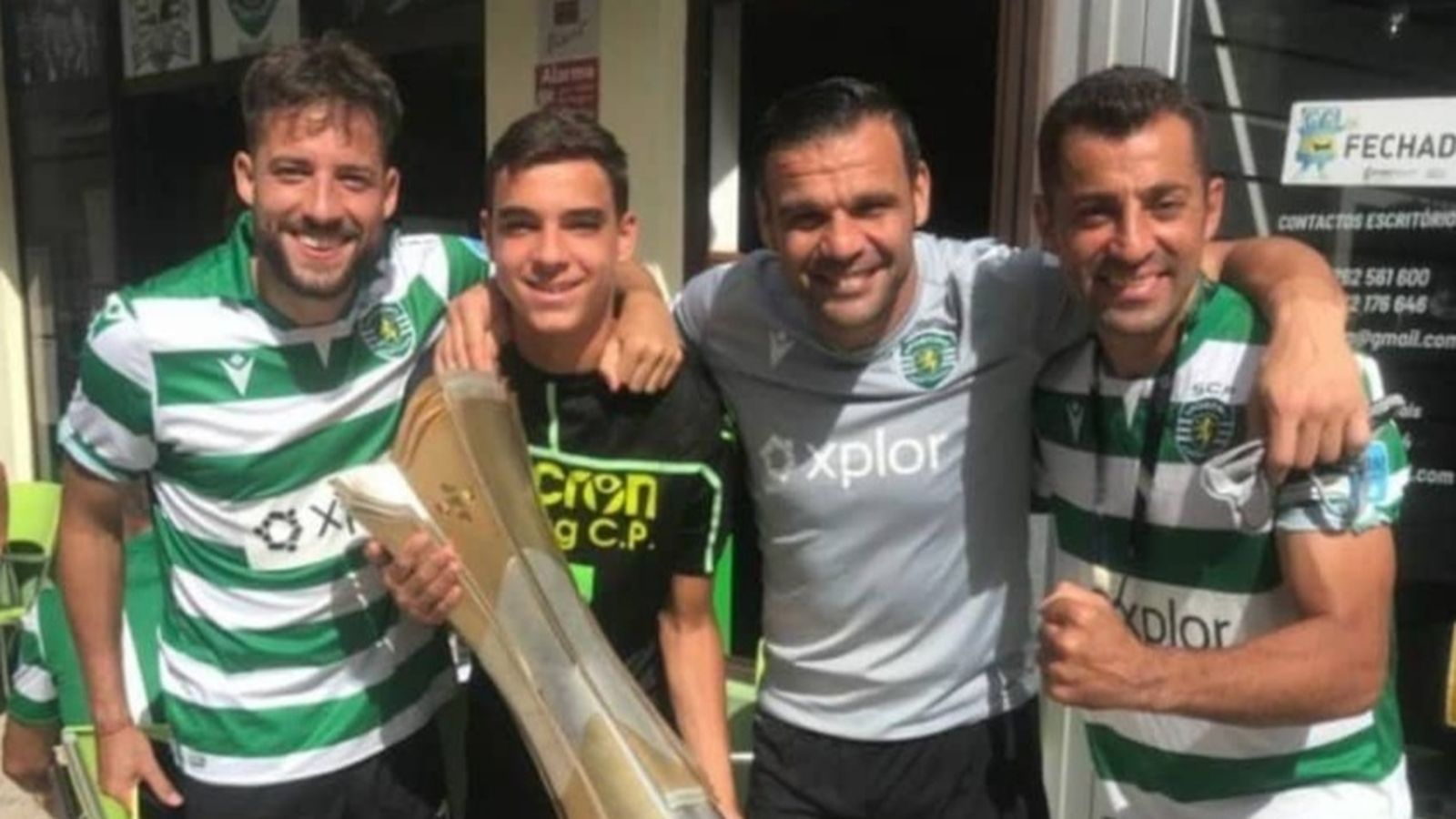 Donaire y Antonio José, en la parte derecha de la imagen.