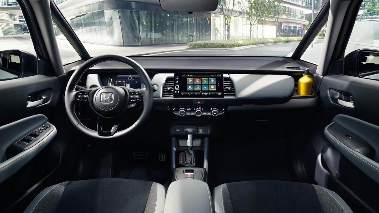 Honda ha revisado los materiales empleados en el habitáculo de sus Jazz, así como sus decoraciones. Honda ha revisado los materiales empleados en el habitáculo de sus Jazz, así como sus decoraciones.