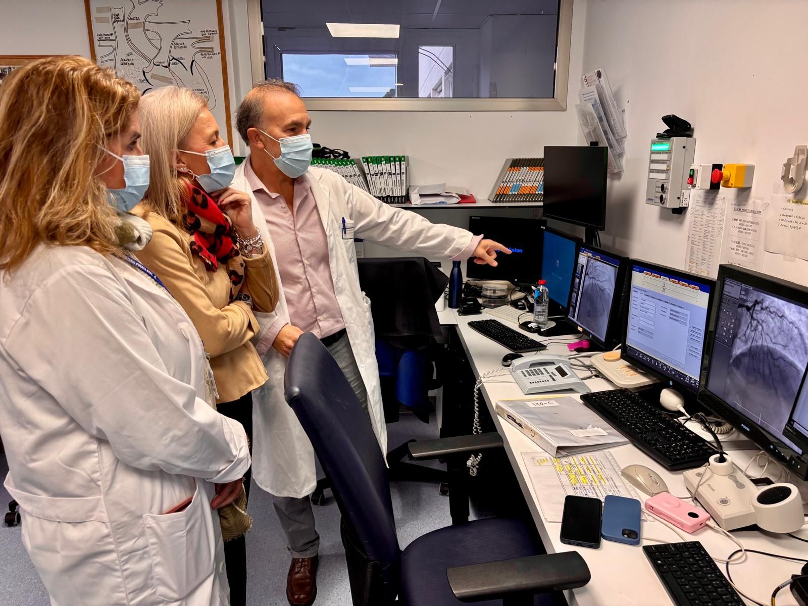 Visita a la nueva sala de Hemodinámica en el Hospital de Puerto Real