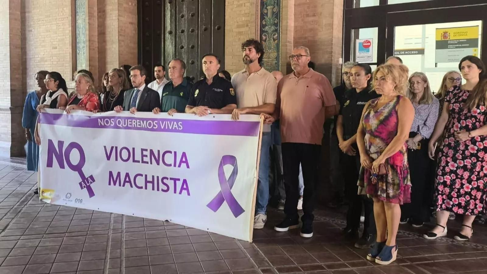 Una concentración contra la violencia machista en la subdelegación del gobierno en Sevilla