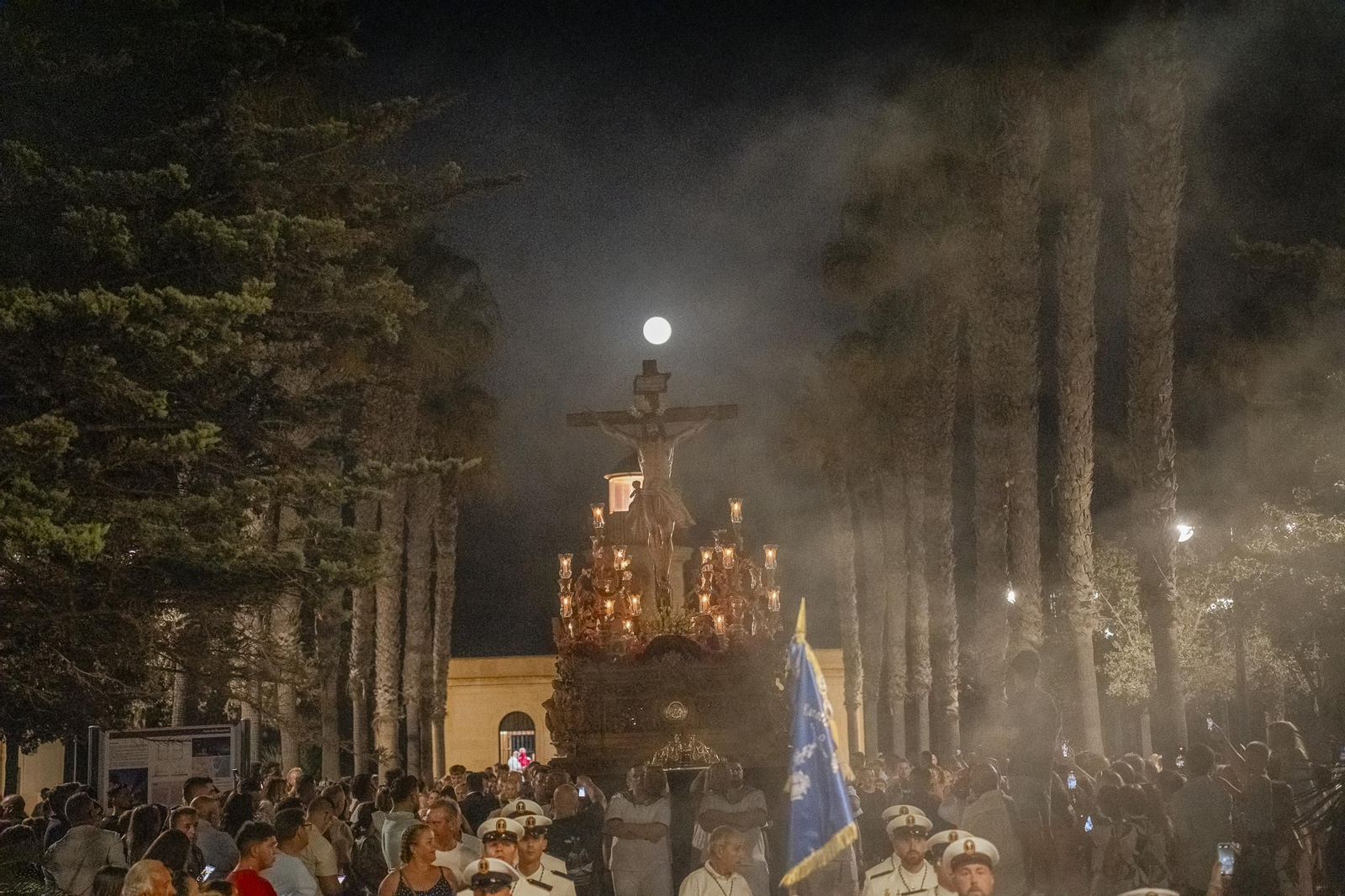 Así fue la procesión del Santísimo Cristo del Mar en el Puerto de Roquetas.
