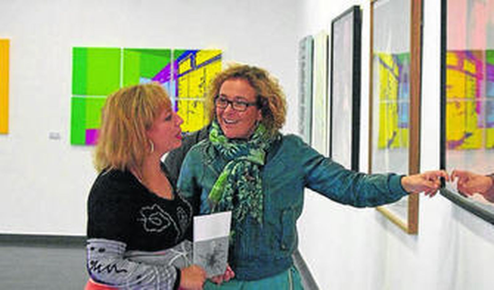 La alcaldesa de Trigueros y la directora de la Sede de la Rábida.