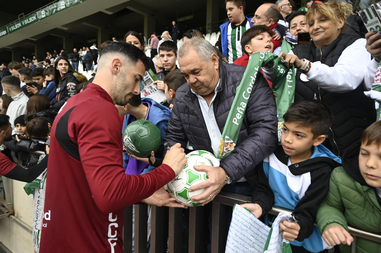 El Córdoba CF se deja querer por su afición en el Día de Andalucía