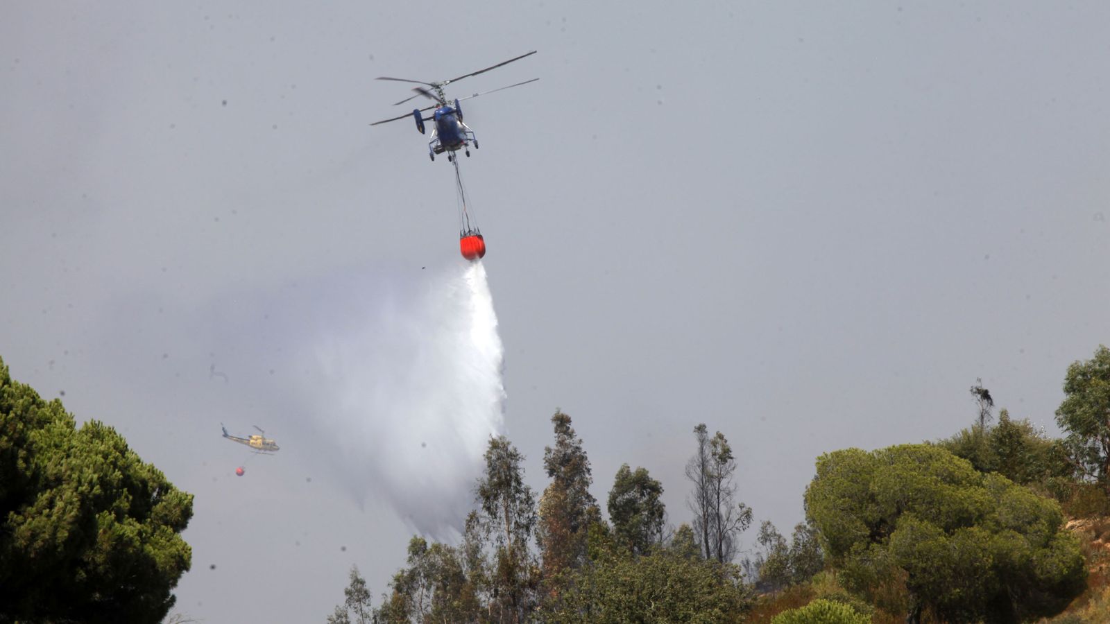 Hasta nueve aeronaves combatieron el fuego en Valdeoscuro (Gibraleón)